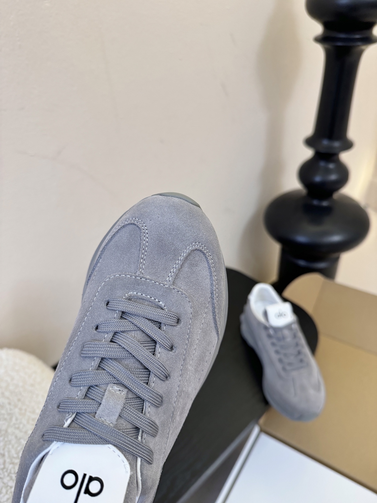 皮里Al* 25ss 新品复古廓形加绒休闲运动鞋鞋口内侧添加毛绒衬里，柔软亲肤，能在秋冬季节有效锁住温暖