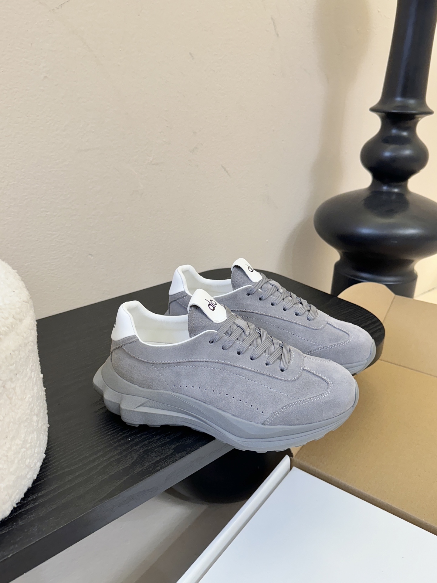 皮里Al* 25ss 新品复古廓形加绒休闲运动鞋鞋口内侧添加毛绒衬里，柔软亲肤，能在秋冬季节有效锁住温暖