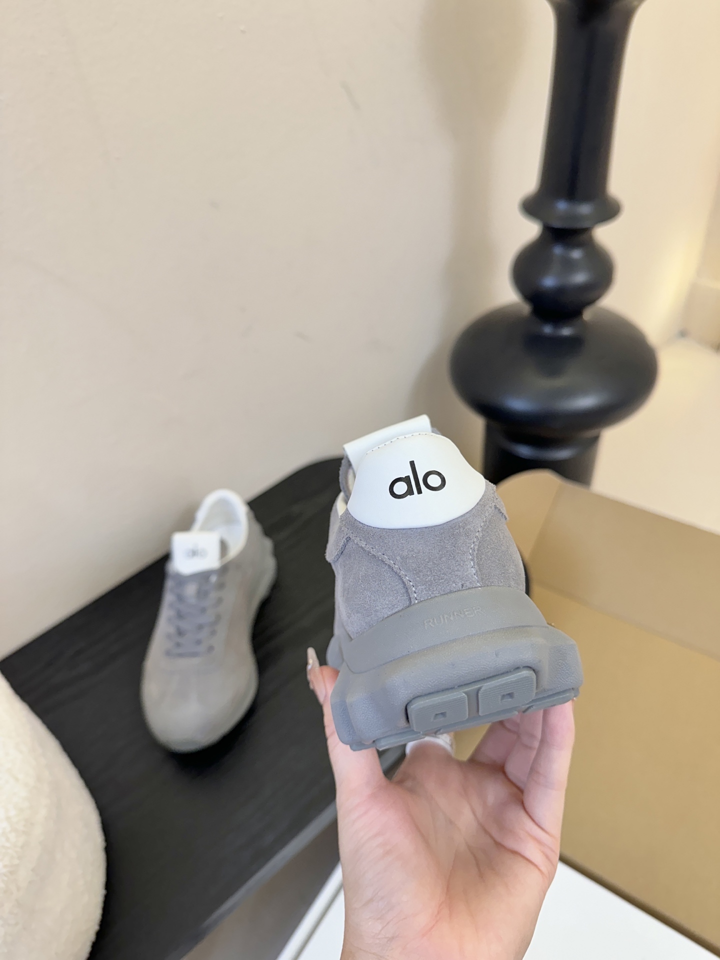 皮里Al* 25ss 新品复古廓形加绒休闲运动鞋鞋口内侧添加毛绒衬里，柔软亲肤，能在秋冬季节有效锁住温暖