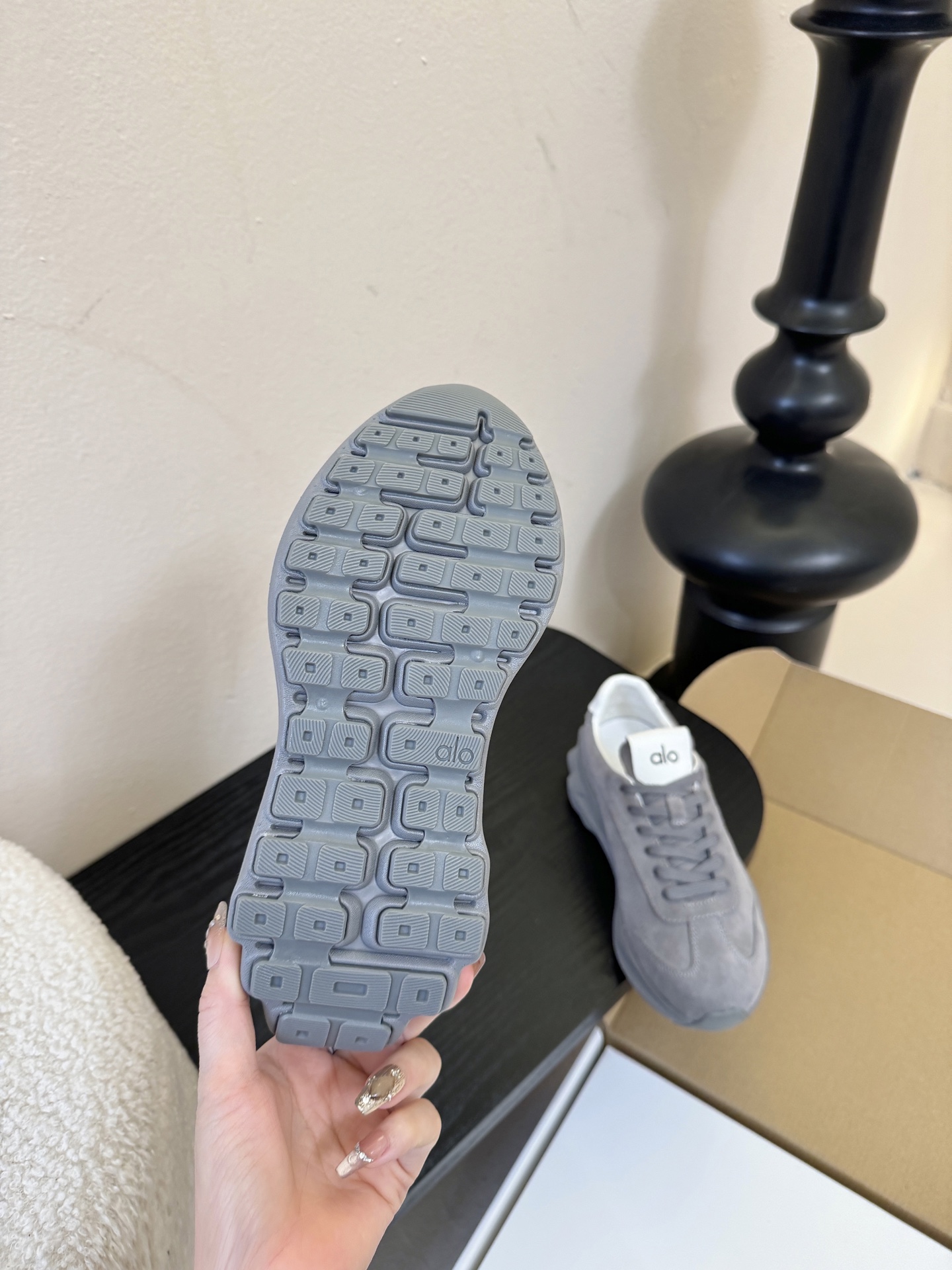 皮里Al* 25ss 新品复古廓形加绒休闲运动鞋鞋口内侧添加毛绒衬里，柔软亲肤，能在秋冬季节有效锁住温暖