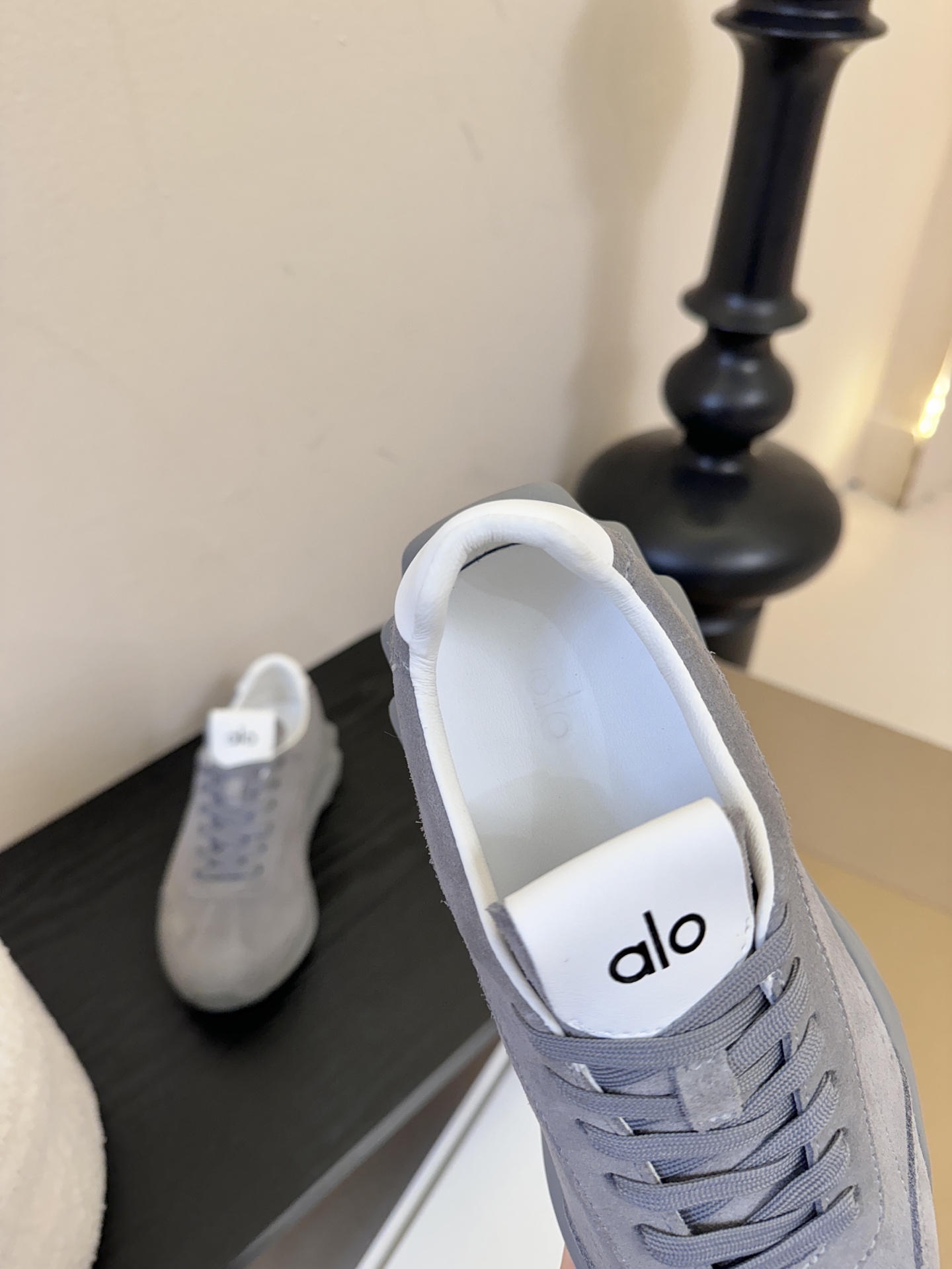 皮里Al* 25ss 新品复古廓形加绒休闲运动鞋鞋口内侧添加毛绒衬里，柔软亲肤，能在秋冬季节有效锁住温暖