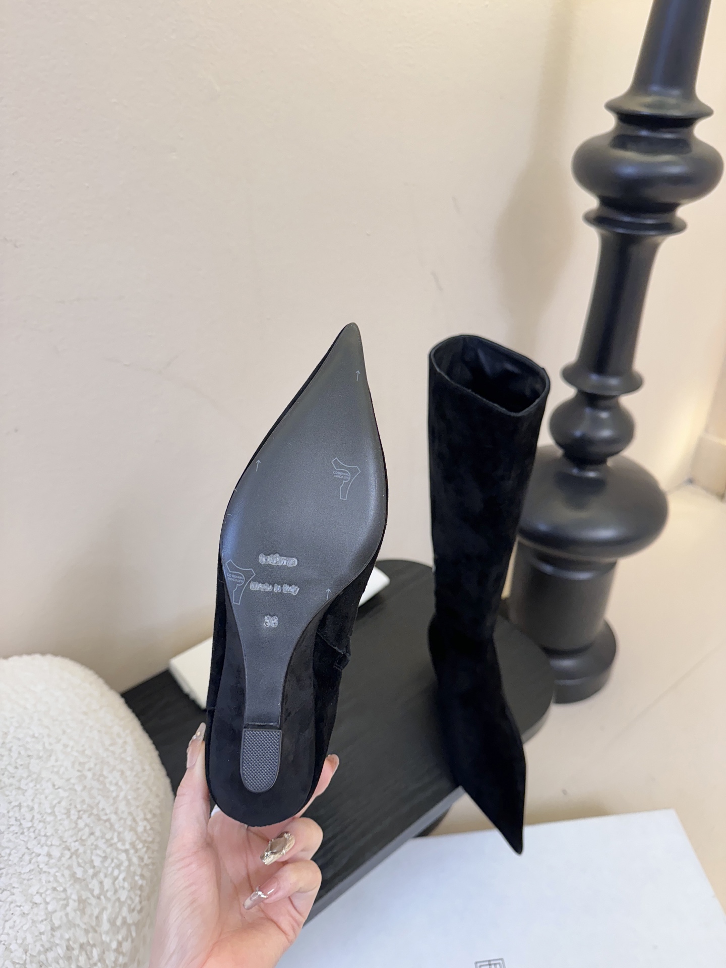 TOTEME25ss早秋新款复古坡跟短靴尖头侧拉链短靴！绝美裸靴！🔥时髦极小尖头搭配坡跟内增高的设计 潇