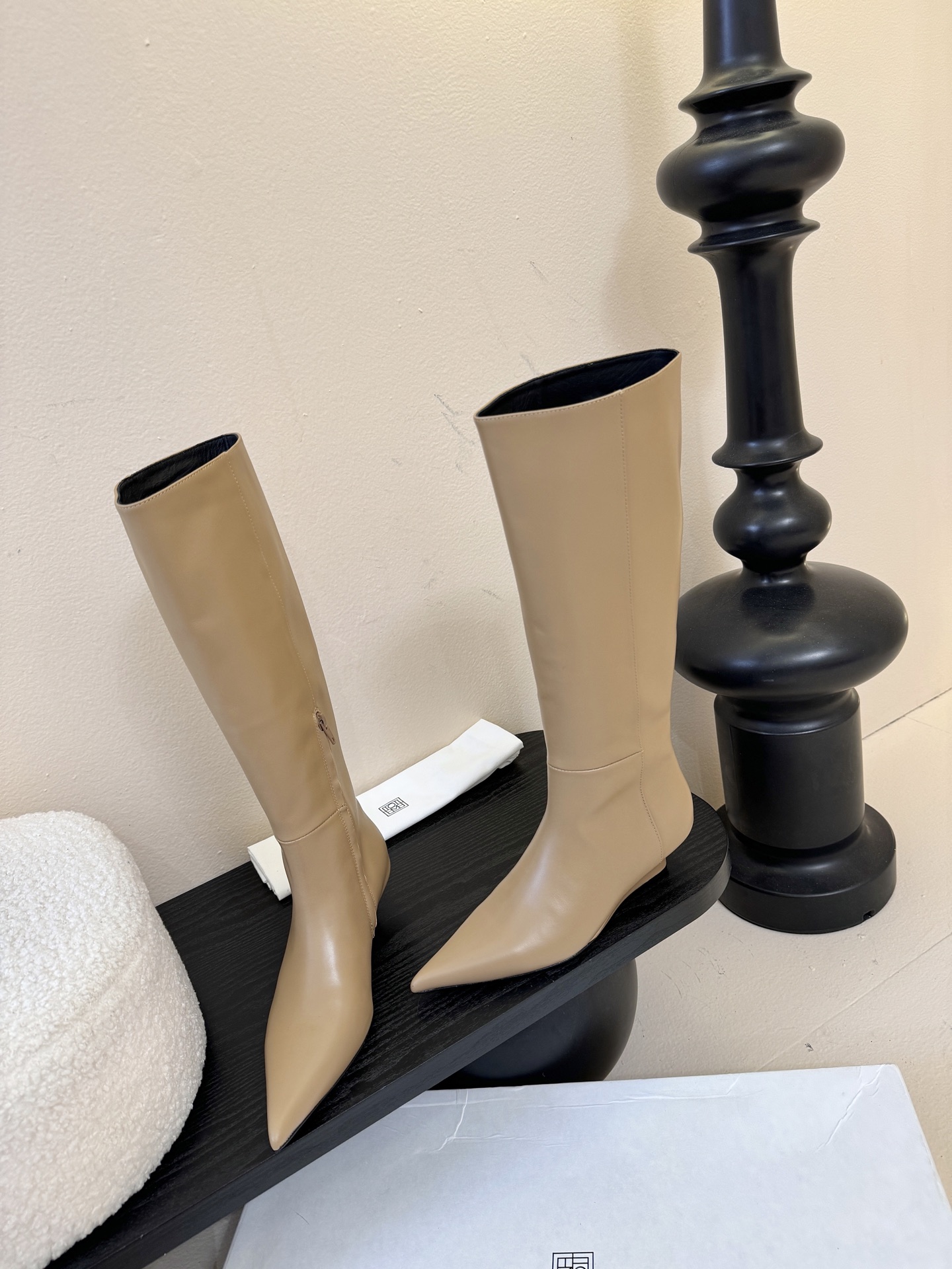 TOTEME25ss早秋新款复古坡跟短靴尖头侧拉链短靴！绝美裸靴！🔥时髦极小尖头搭配坡跟内增高的设计 潇