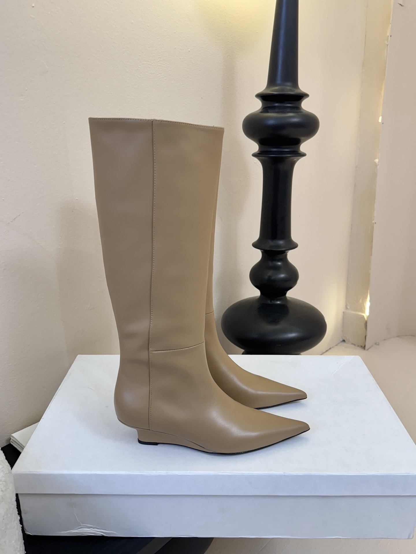 TOTEME25ss早秋新款复古坡跟短靴尖头侧拉链短靴！绝美裸靴！🔥时髦极小尖头搭配坡跟内增高的设计 潇