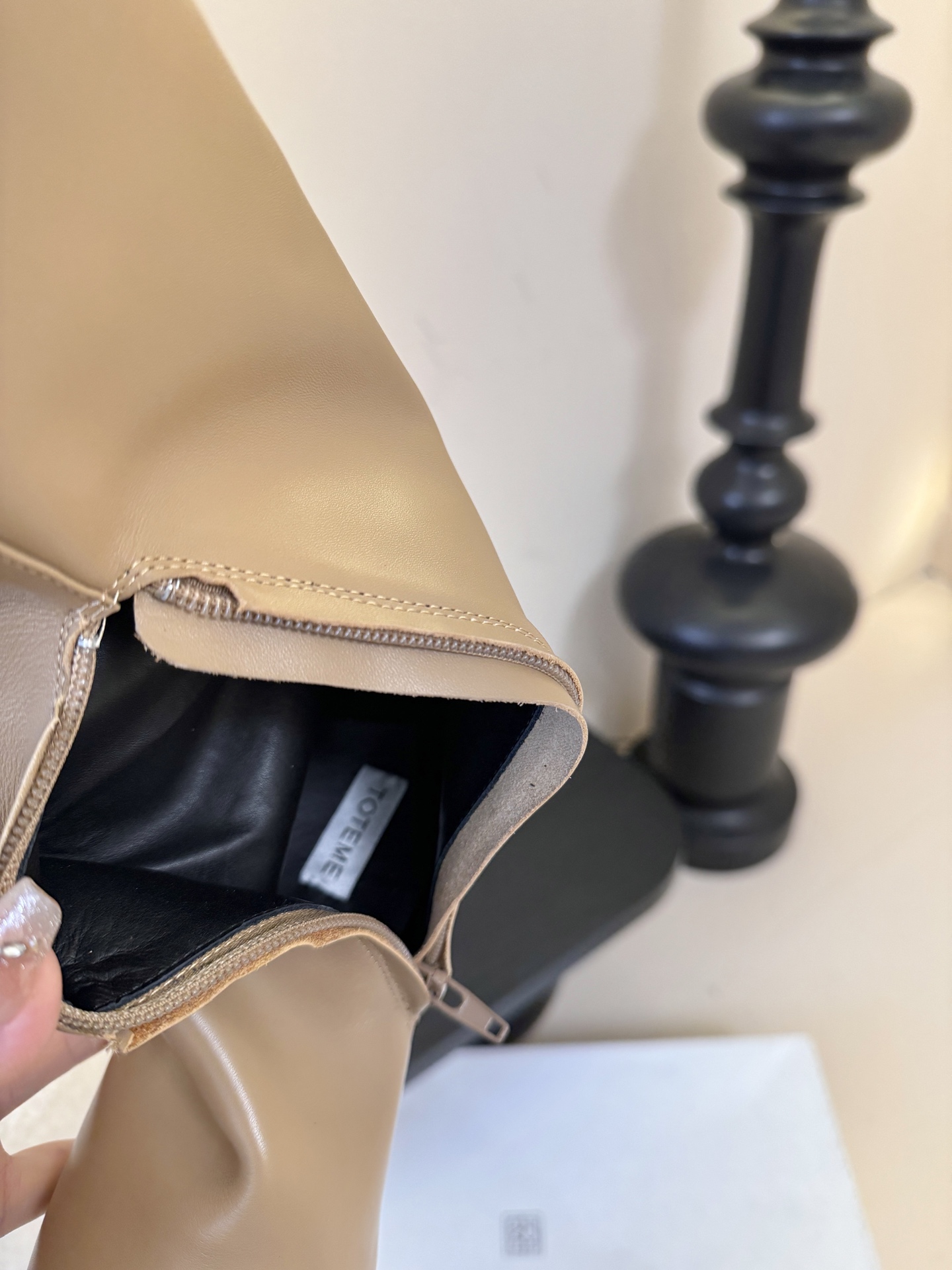 TOTEME25ss早秋新款复古坡跟短靴尖头侧拉链短靴！绝美裸靴！🔥时髦极小尖头搭配坡跟内增高的设计 潇