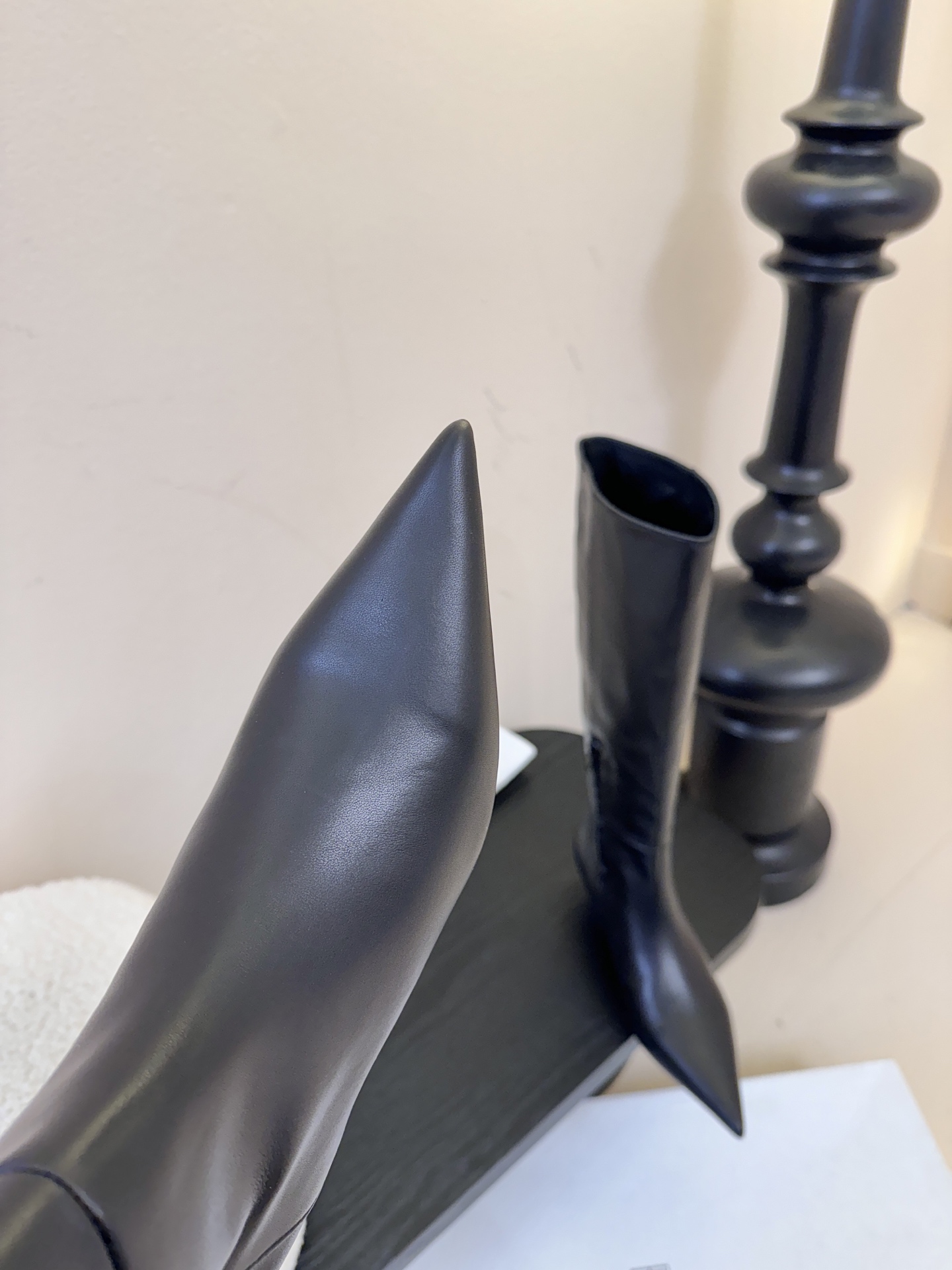 TOTEME25ss早秋新款复古坡跟短靴尖头侧拉链短靴！绝美裸靴！🔥时髦极小尖头搭配坡跟内增高的设计 潇