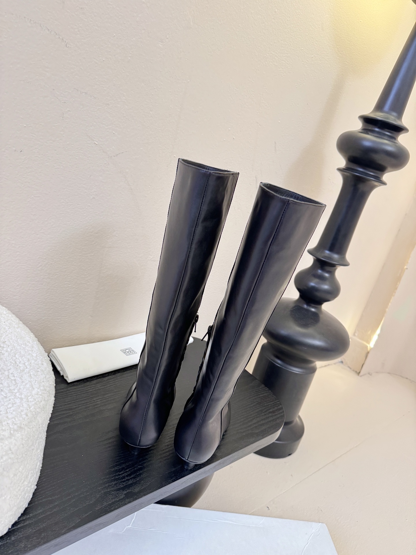 TOTEME25ss早秋新款复古坡跟短靴尖头侧拉链短靴！绝美裸靴！🔥时髦极小尖头搭配坡跟内增高的设计 潇