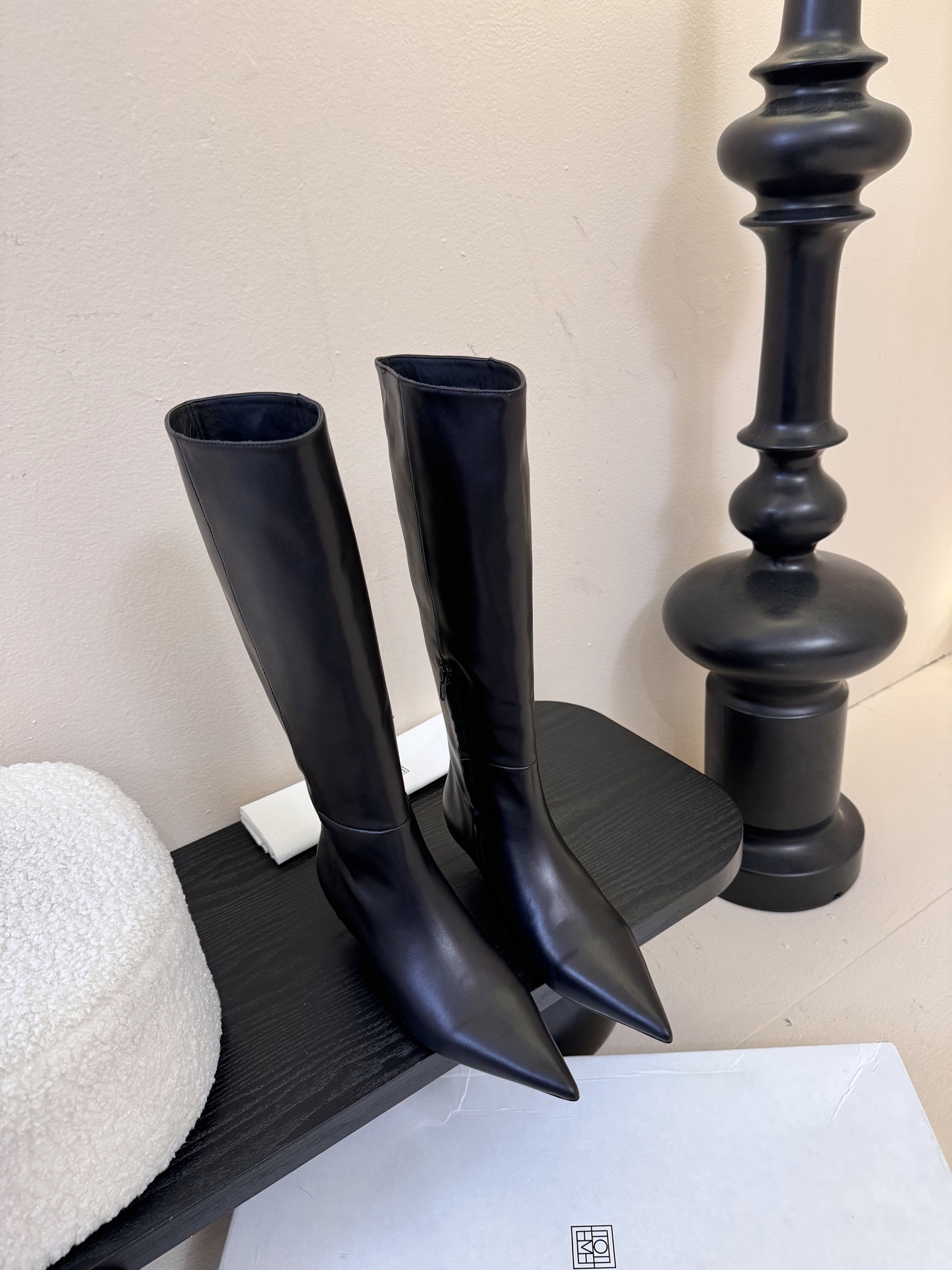 TOTEME25ss早秋新款复古坡跟短靴尖头侧拉链短靴！绝美裸靴！🔥时髦极小尖头搭配坡跟内增高的设计 潇