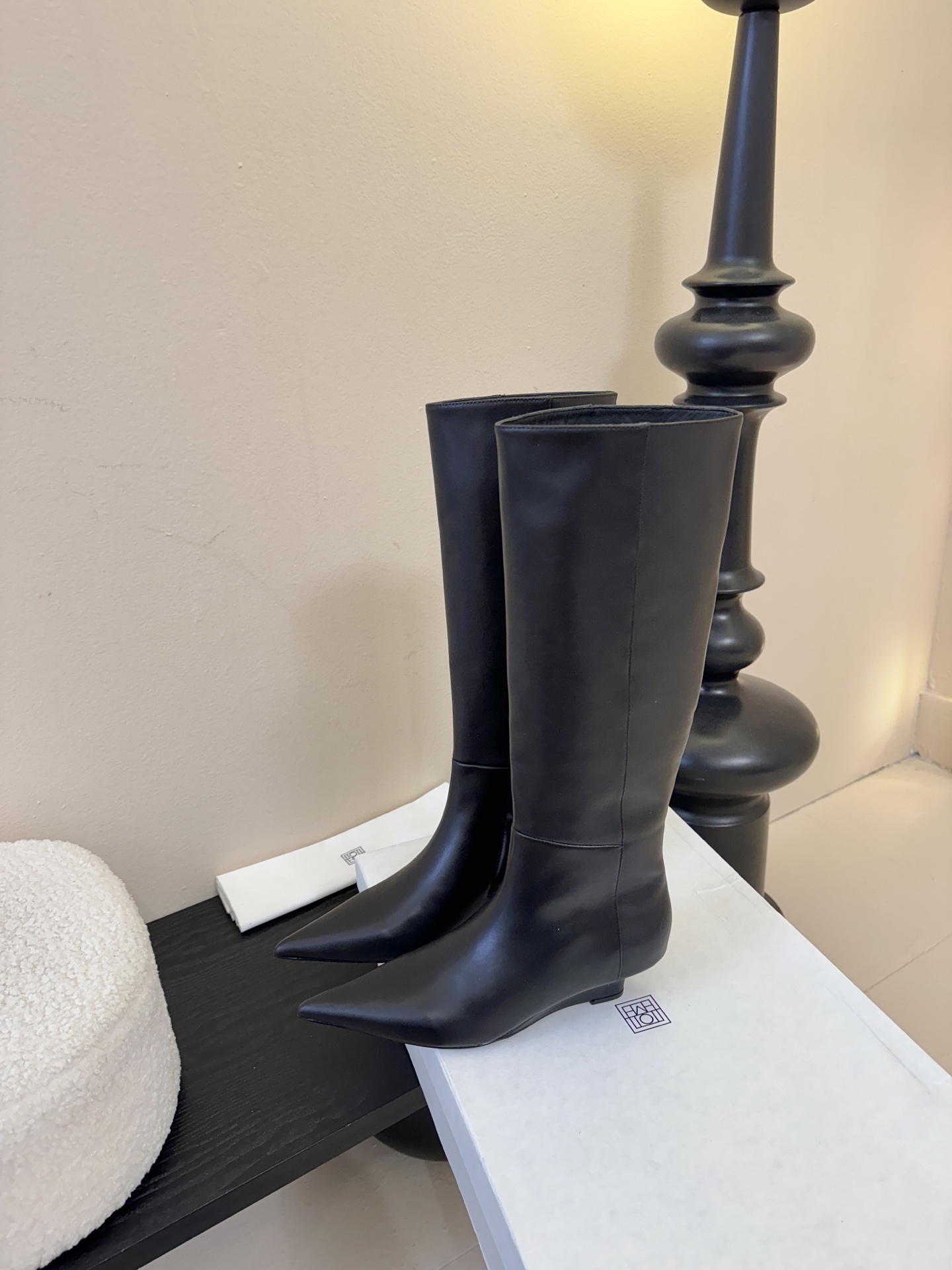 TOTEME25ss早秋新款复古坡跟短靴尖头侧拉链短靴！绝美裸靴！🔥时髦极小尖头搭配坡跟内增高的设计 潇