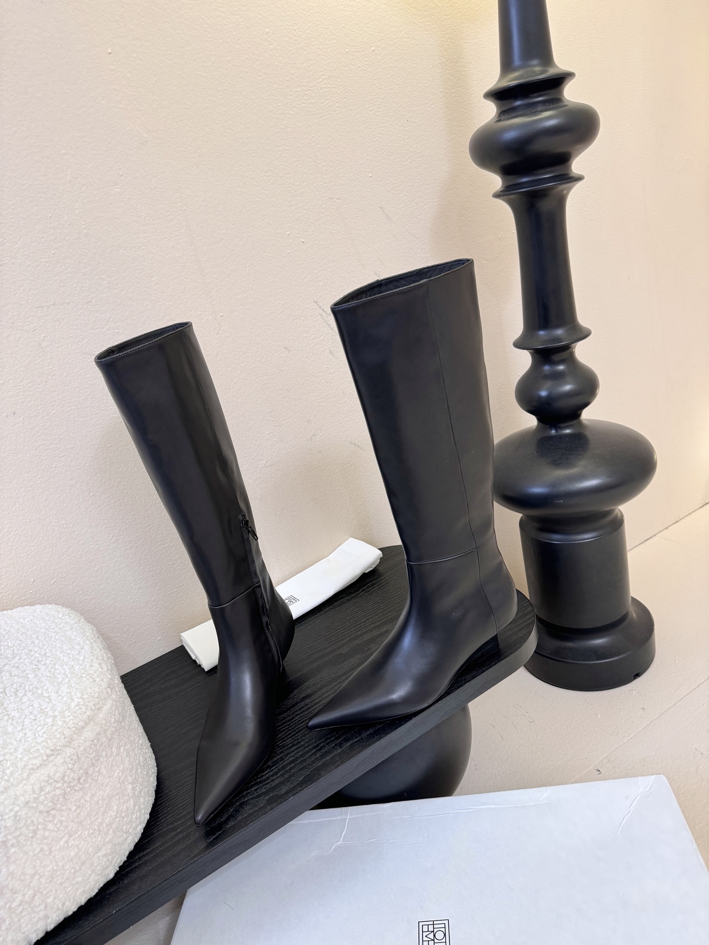 TOTEME25ss早秋新款复古坡跟短靴尖头侧拉链短靴！绝美裸靴！🔥时髦极小尖头搭配坡跟内增高的设计 潇