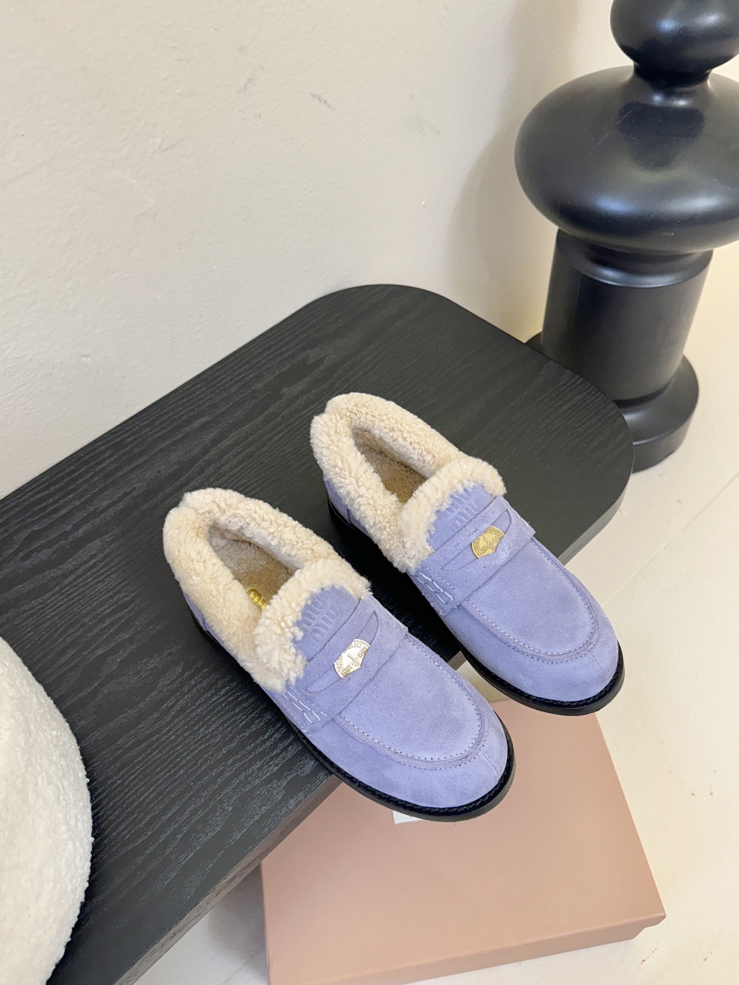 Miu Miu缪缪秋冬最新款钱币乐福鞋 毛毛鞋 超多明星时尚博主种草 毛茸茸的看着就暖和 新出的‘小钱币