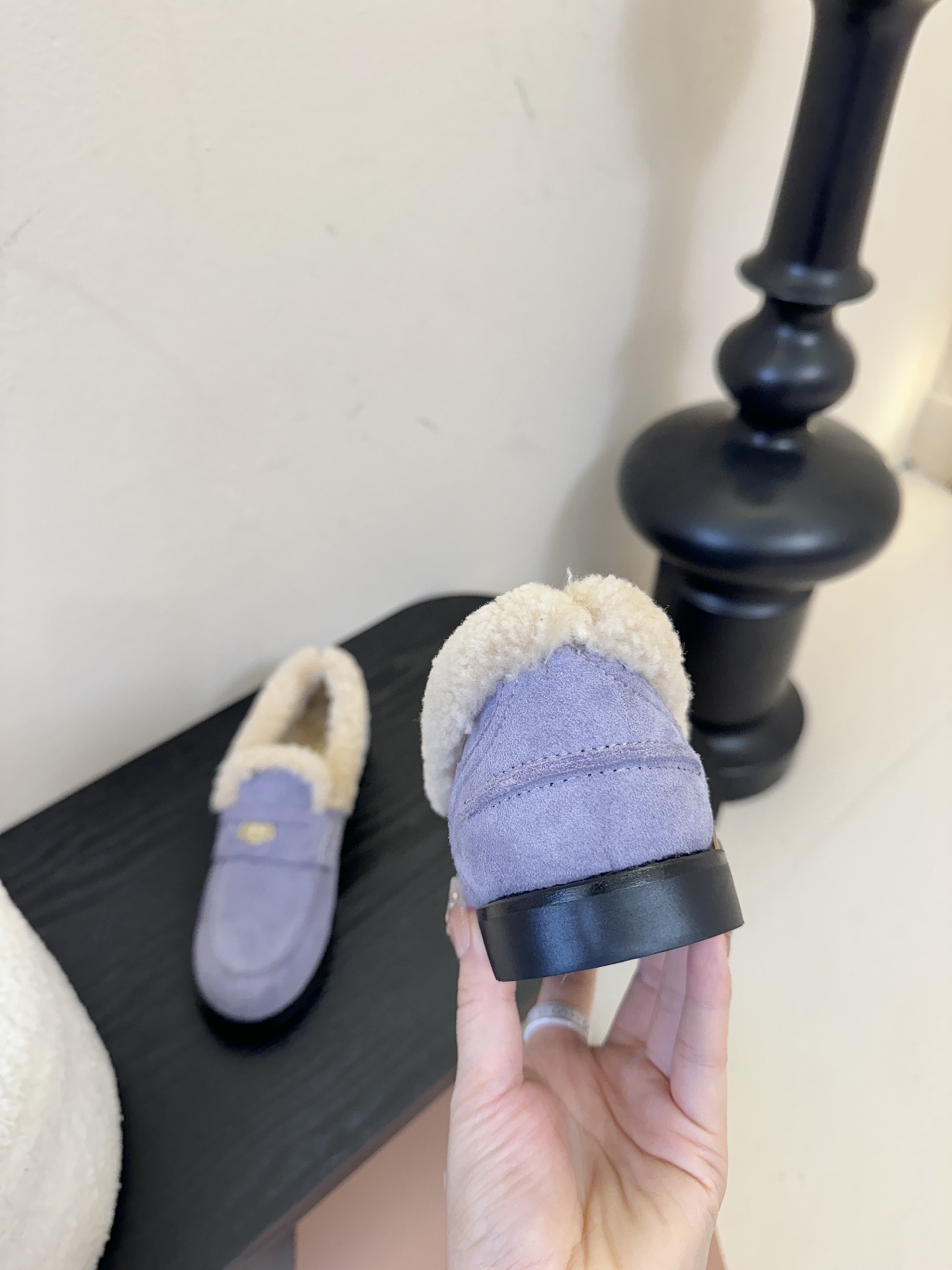 Miu Miu缪缪秋冬最新款钱币乐福鞋 毛毛鞋 超多明星时尚博主种草 毛茸茸的看着就暖和 新出的‘小钱币