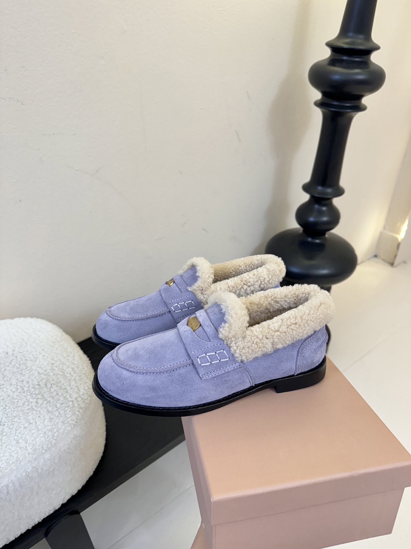 Miu Miu缪缪秋冬最新款钱币乐福鞋 毛毛鞋 超多明星时尚博主种草 毛茸茸的看着就暖和 新出的‘小钱币