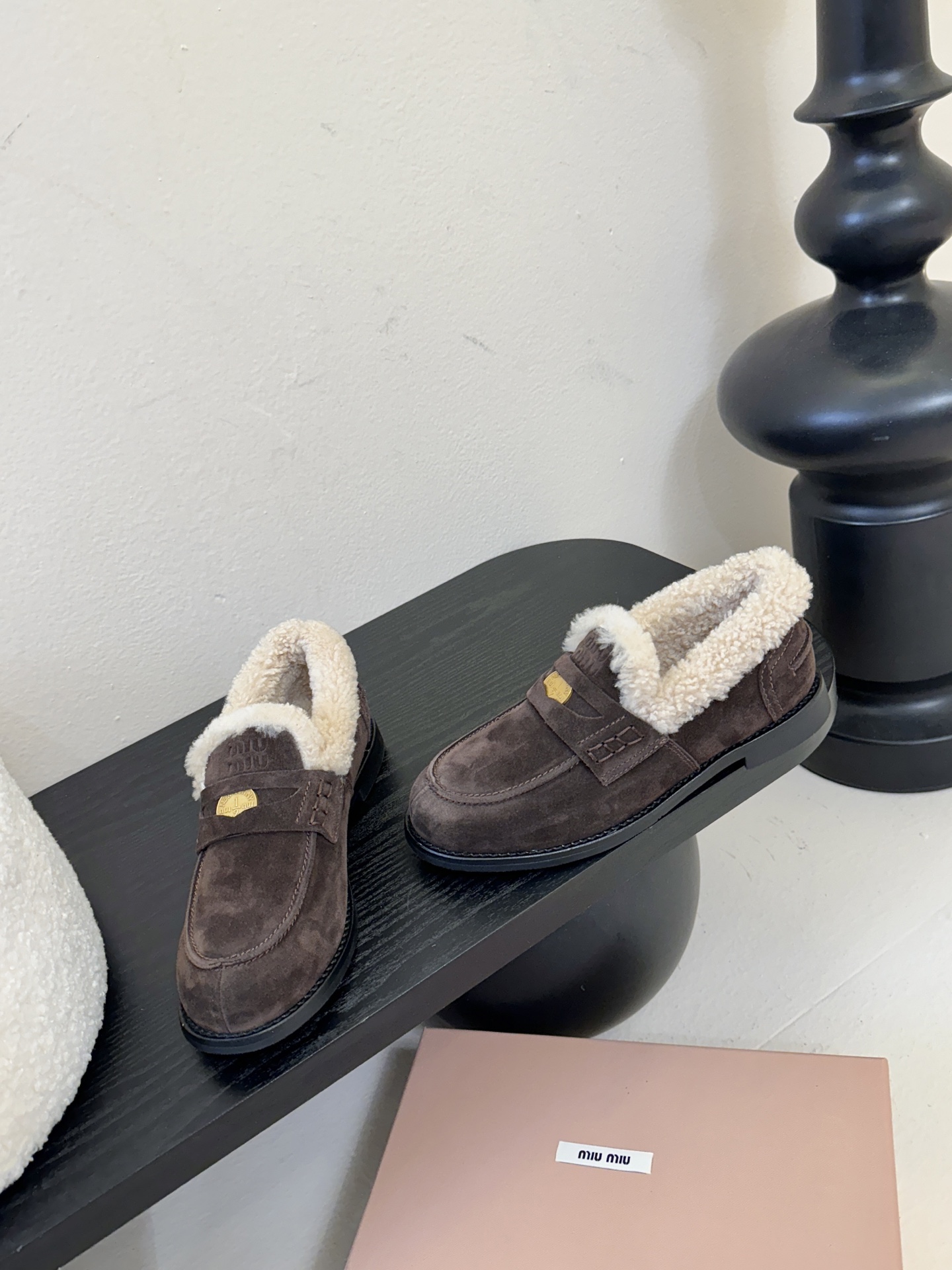 Miu Miu缪缪秋冬最新款钱币乐福鞋 毛毛鞋 超多明星时尚博主种草 毛茸茸的看着就暖和 新出的‘小钱币