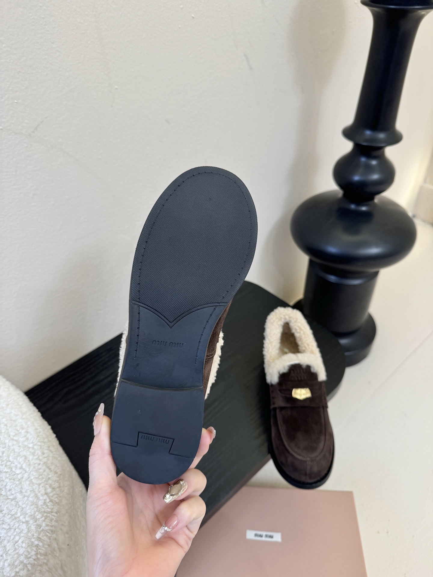 Miu Miu缪缪秋冬最新款钱币乐福鞋 毛毛鞋 超多明星时尚博主种草 毛茸茸的看着就暖和 新出的‘小钱币