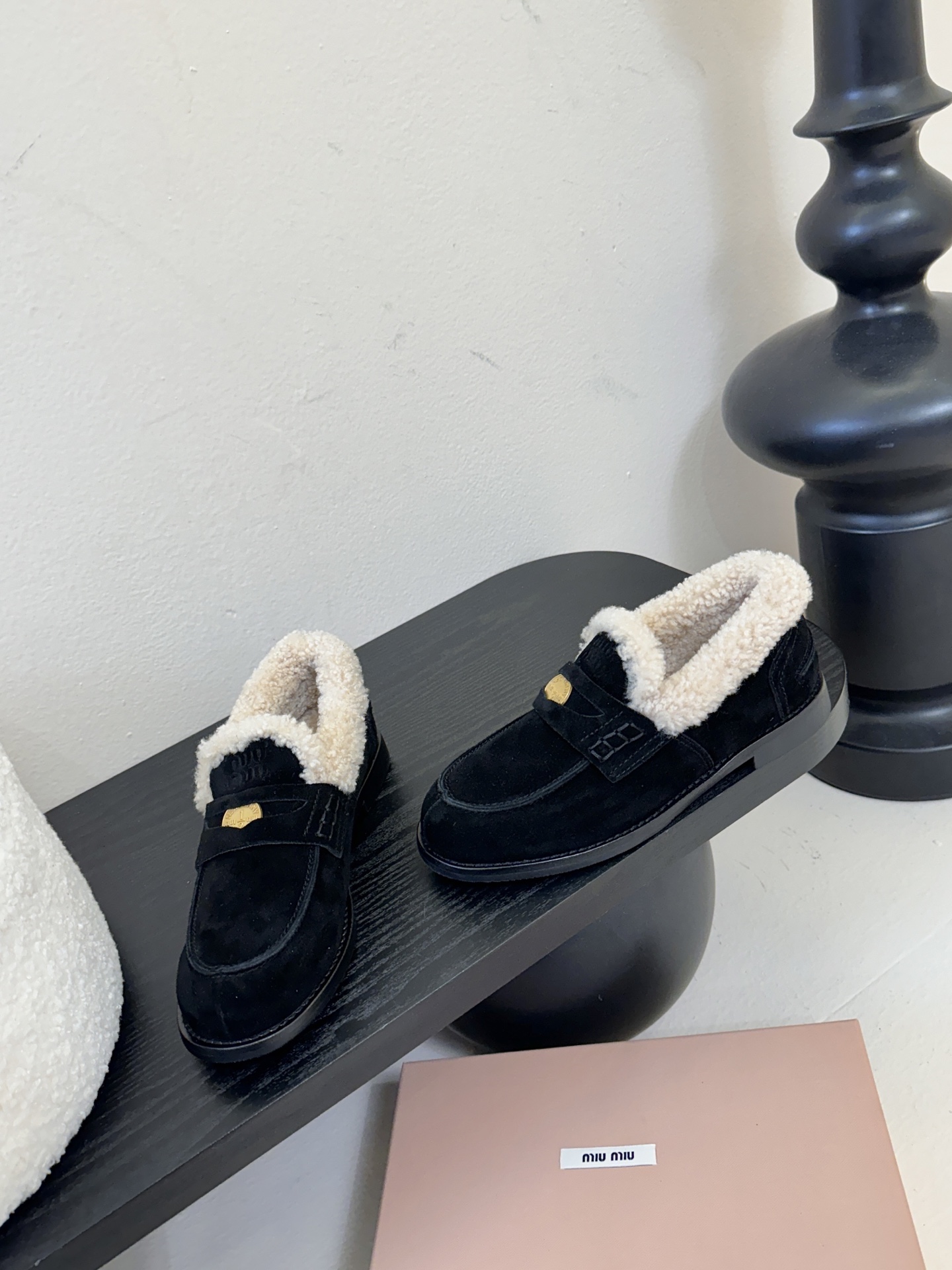 Miu Miu缪缪秋冬最新款钱币乐福鞋 毛毛鞋 超多明星时尚博主种草 毛茸茸的看着就暖和 新出的‘小钱币