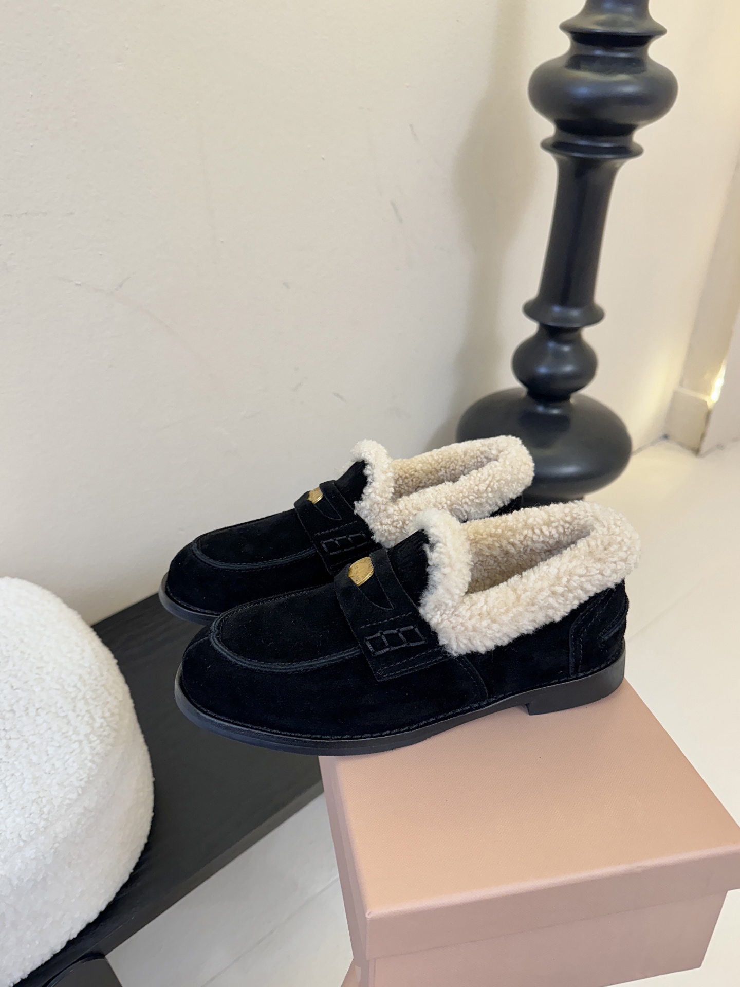 Miu Miu缪缪秋冬最新款钱币乐福鞋 毛毛鞋 超多明星时尚博主种草 毛茸茸的看着就暖和 新出的‘小钱币