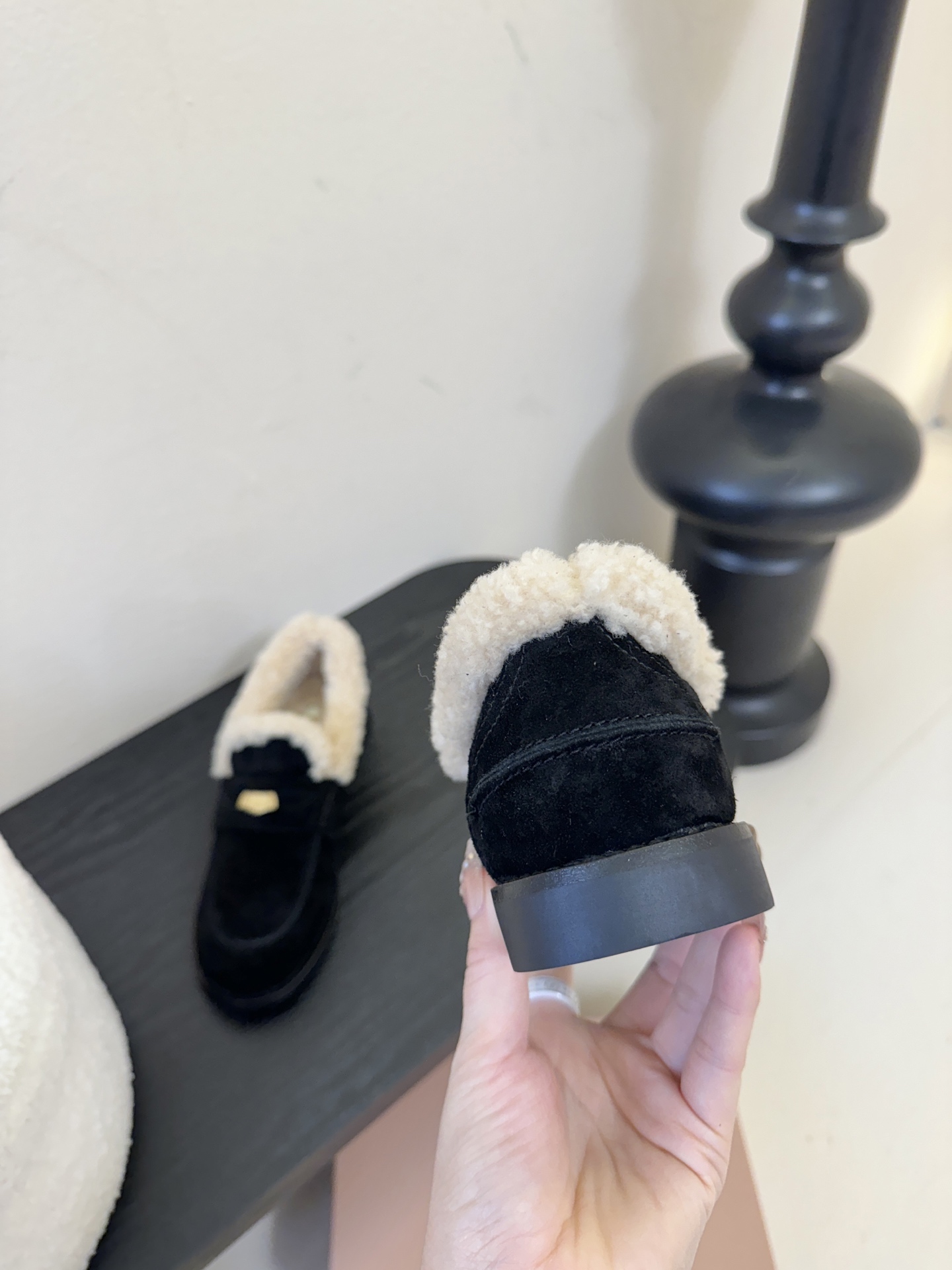 Miu Miu缪缪秋冬最新款钱币乐福鞋 毛毛鞋 超多明星时尚博主种草 毛茸茸的看着就暖和 新出的‘小钱币