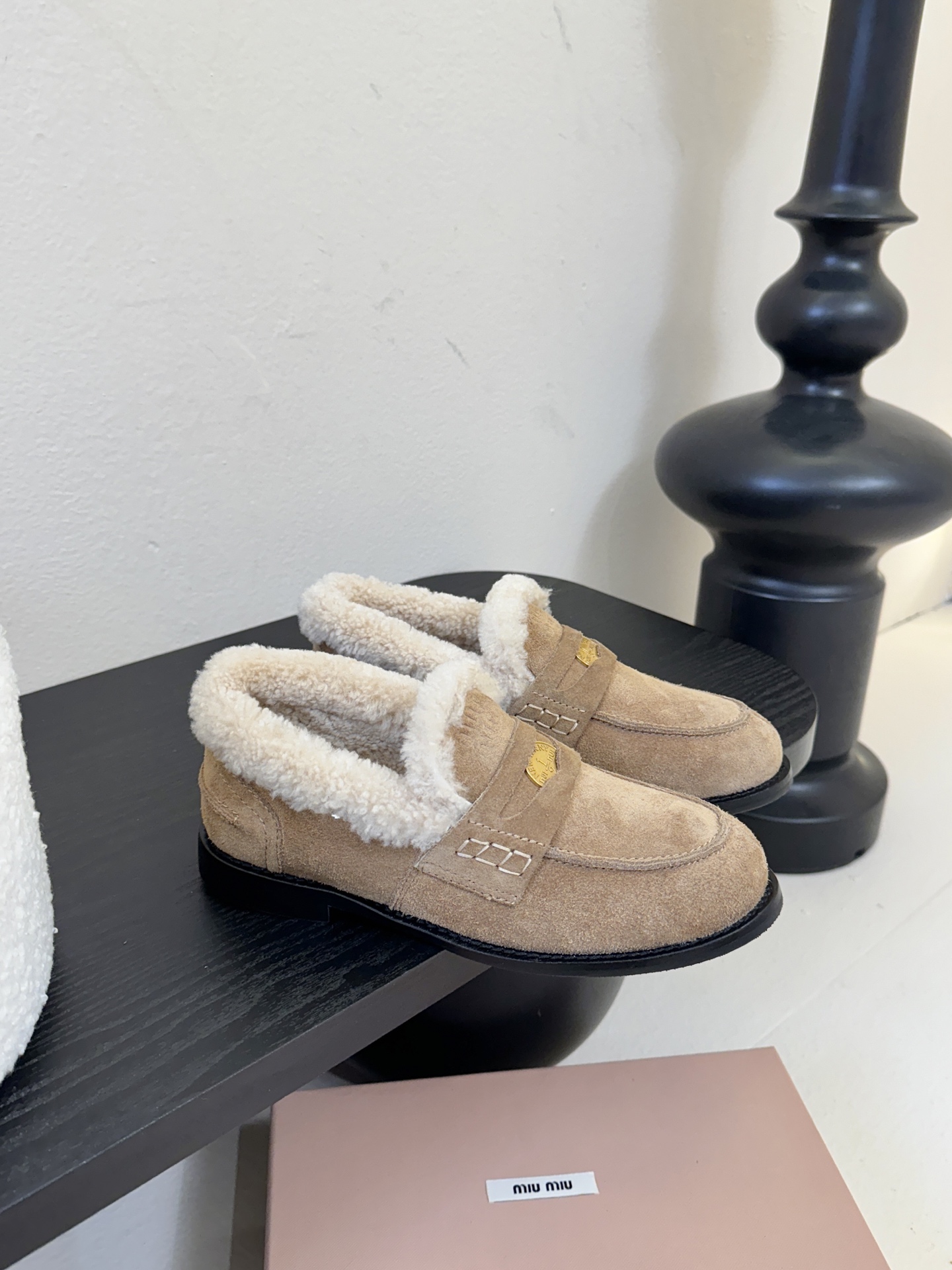 Miu Miu缪缪秋冬最新款钱币乐福鞋 毛毛鞋 超多明星时尚博主种草 毛茸茸的看着就暖和 新出的‘小钱币