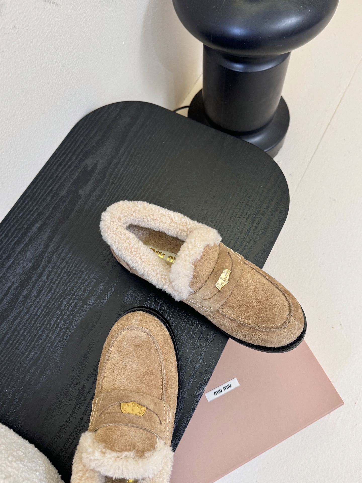 Miu Miu缪缪秋冬最新款钱币乐福鞋 毛毛鞋 超多明星时尚博主种草 毛茸茸的看着就暖和 新出的‘小钱币