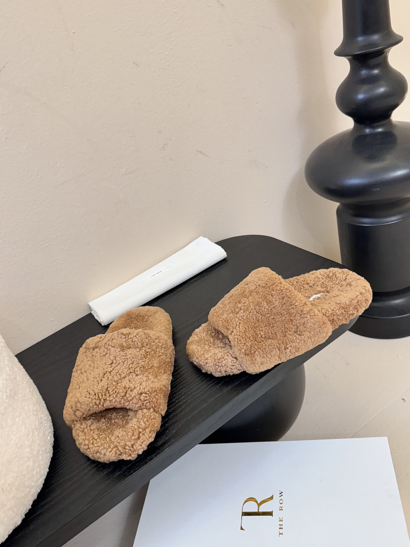 THE ROW 25s秋冬新款 TR羊羔毛平底毛毛拖鞋休闲毛拖鞋这季节美鞋太多这款毛拖真的是让我无法自拔