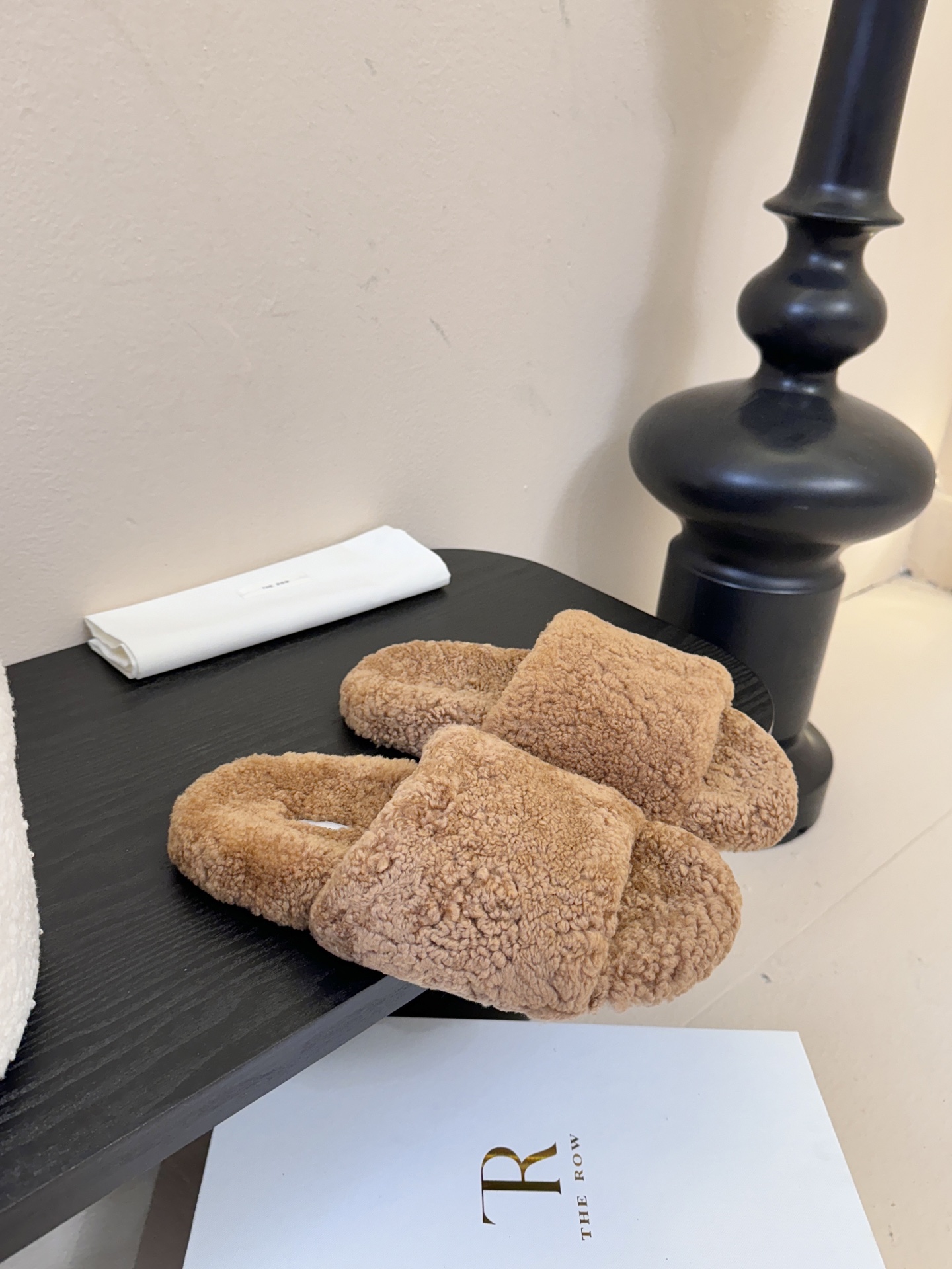 THE ROW 25s秋冬新款 TR羊羔毛平底毛毛拖鞋休闲毛拖鞋这季节美鞋太多这款毛拖真的是让我无法自拔