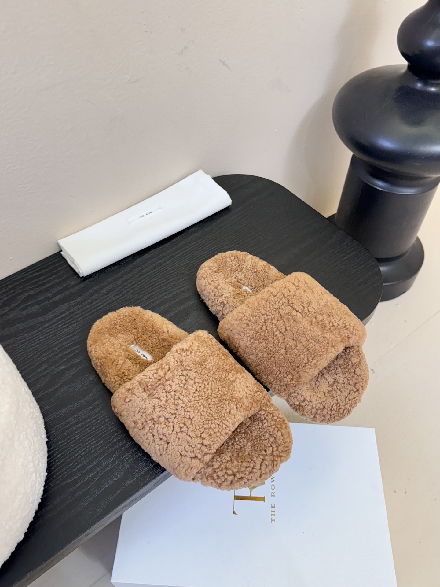 THE ROW 25s秋冬新款 TR羊羔毛平底毛毛拖鞋休闲毛拖鞋这季节美鞋太多这款毛拖真的是让我无法自拔