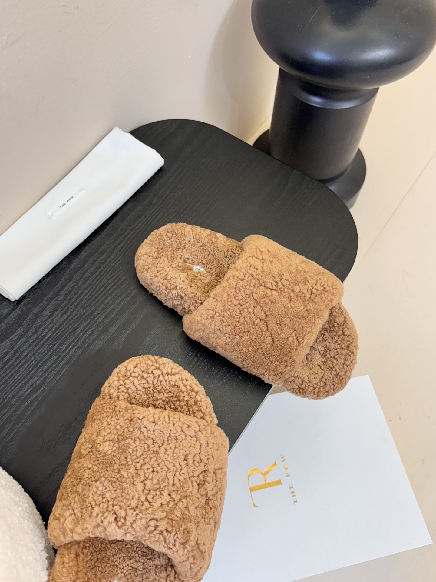 THE ROW 25s秋冬新款 TR羊羔毛平底毛毛拖鞋休闲毛拖鞋这季节美鞋太多这款毛拖真的是让我无法自拔