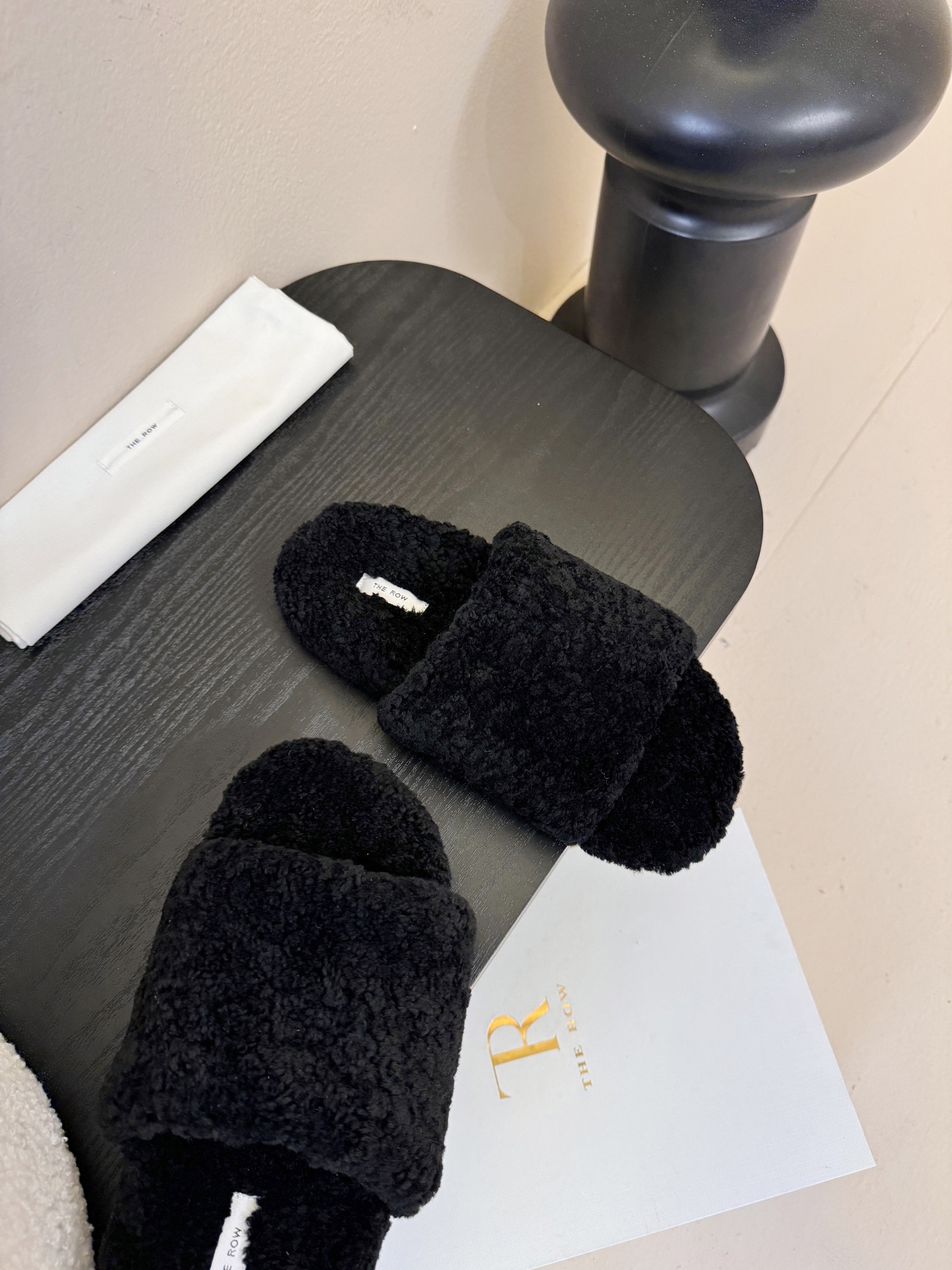 THE ROW 25s秋冬新款 TR羊羔毛平底毛毛拖鞋休闲毛拖鞋这季节美鞋太多这款毛拖真的是让我无法自拔