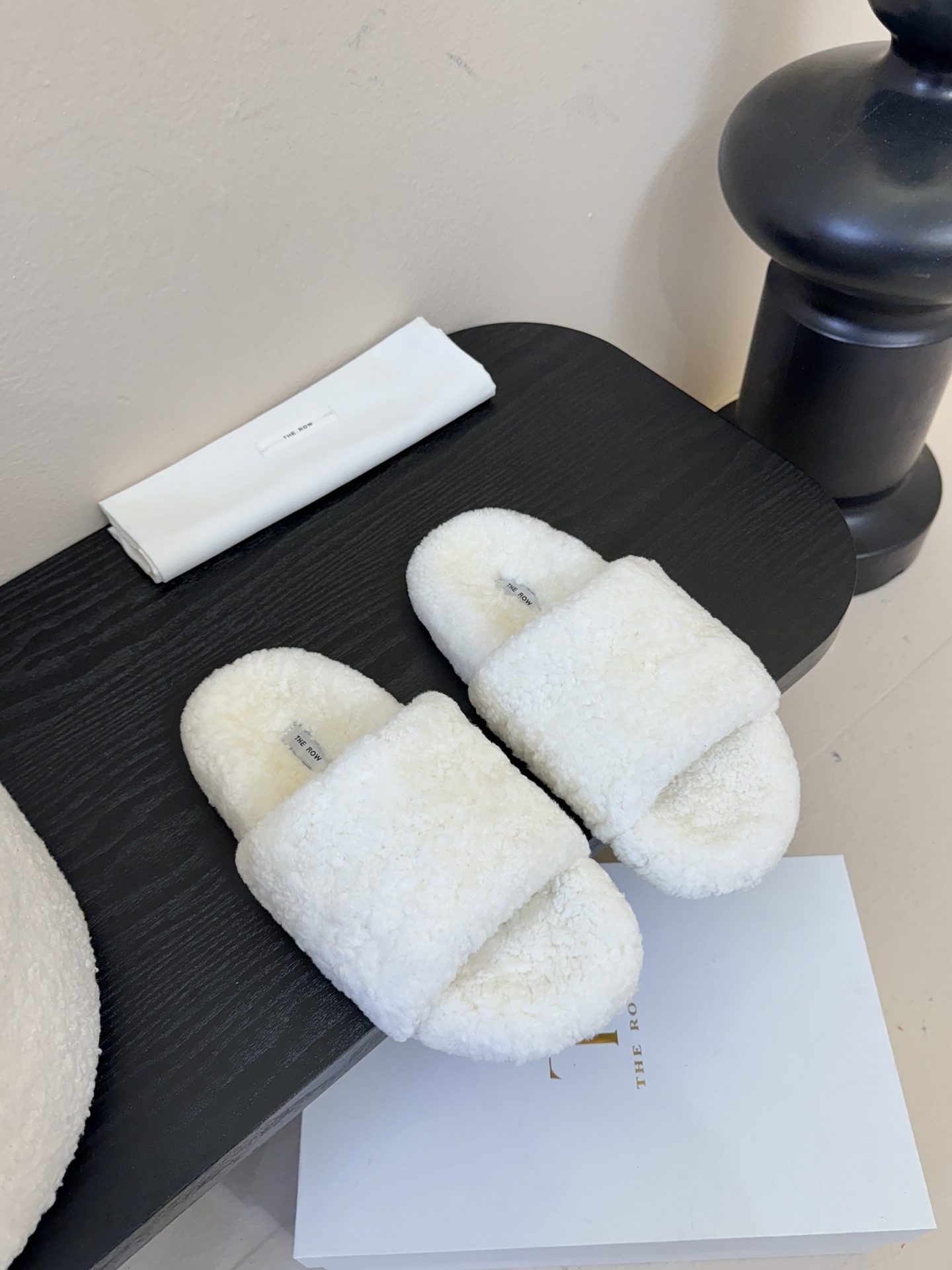 THE ROW 25s秋冬新款 TR羊羔毛平底毛毛拖鞋休闲毛拖鞋这季节美鞋太多这款毛拖真的是让我无法自拔