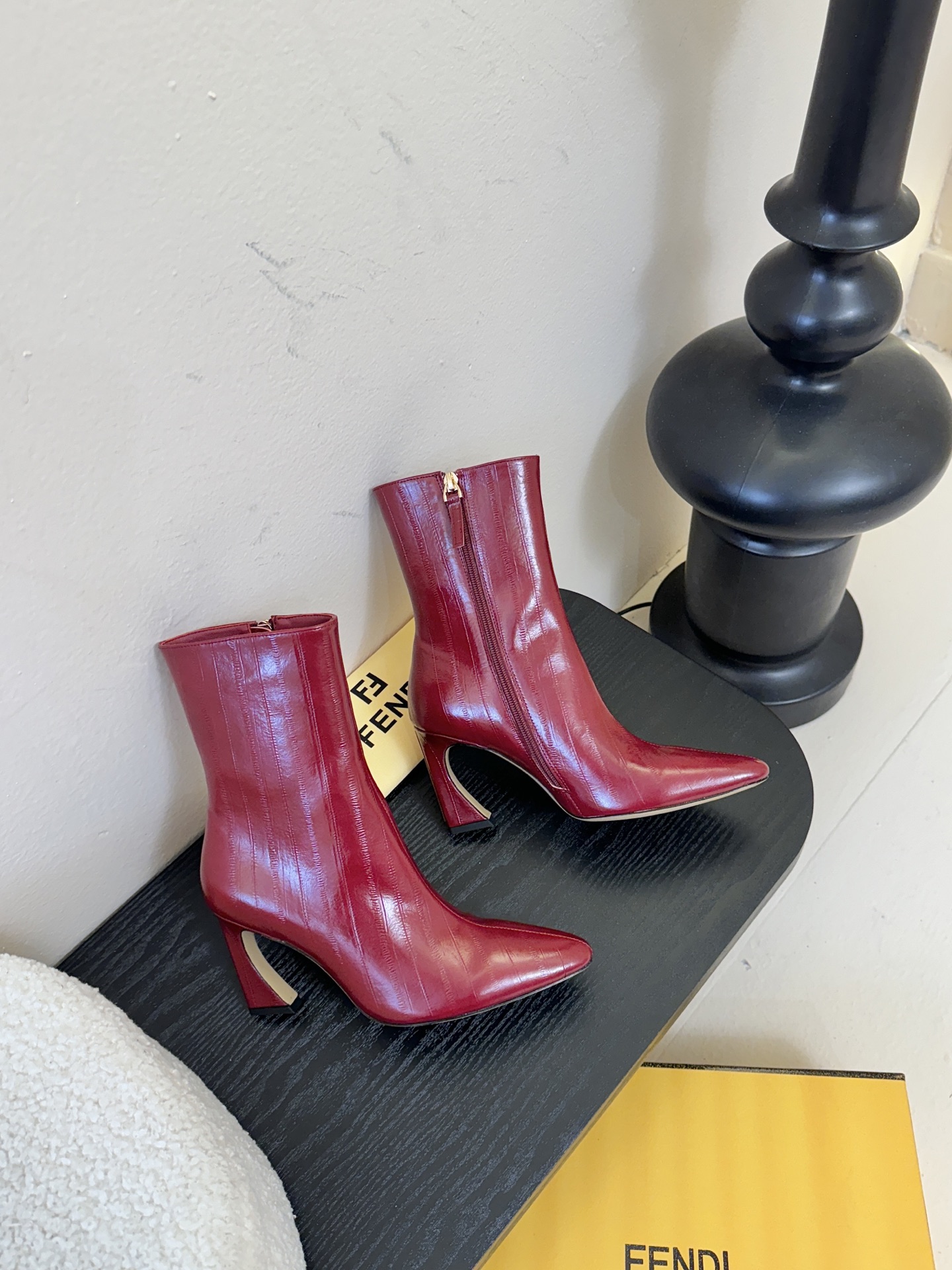 FENDI芬迪 25新切尔西短靴短靴 YYDS→_→FD又出美靴啦 经典FF老花高级特殊压印 开模原版分