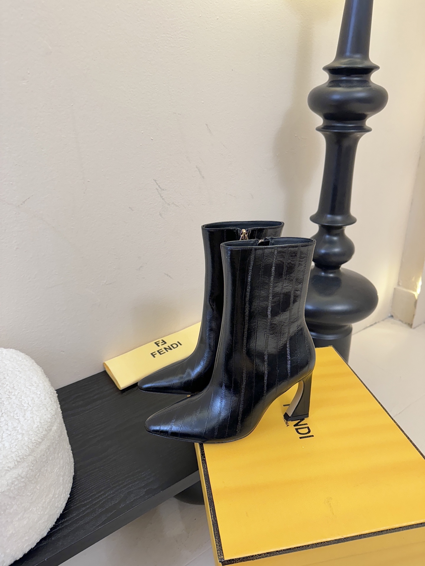 FENDI芬迪 25新切尔西短靴短靴 YYDS→_→FD又出美靴啦 经典FF老花高级特殊压印 开模原版分
