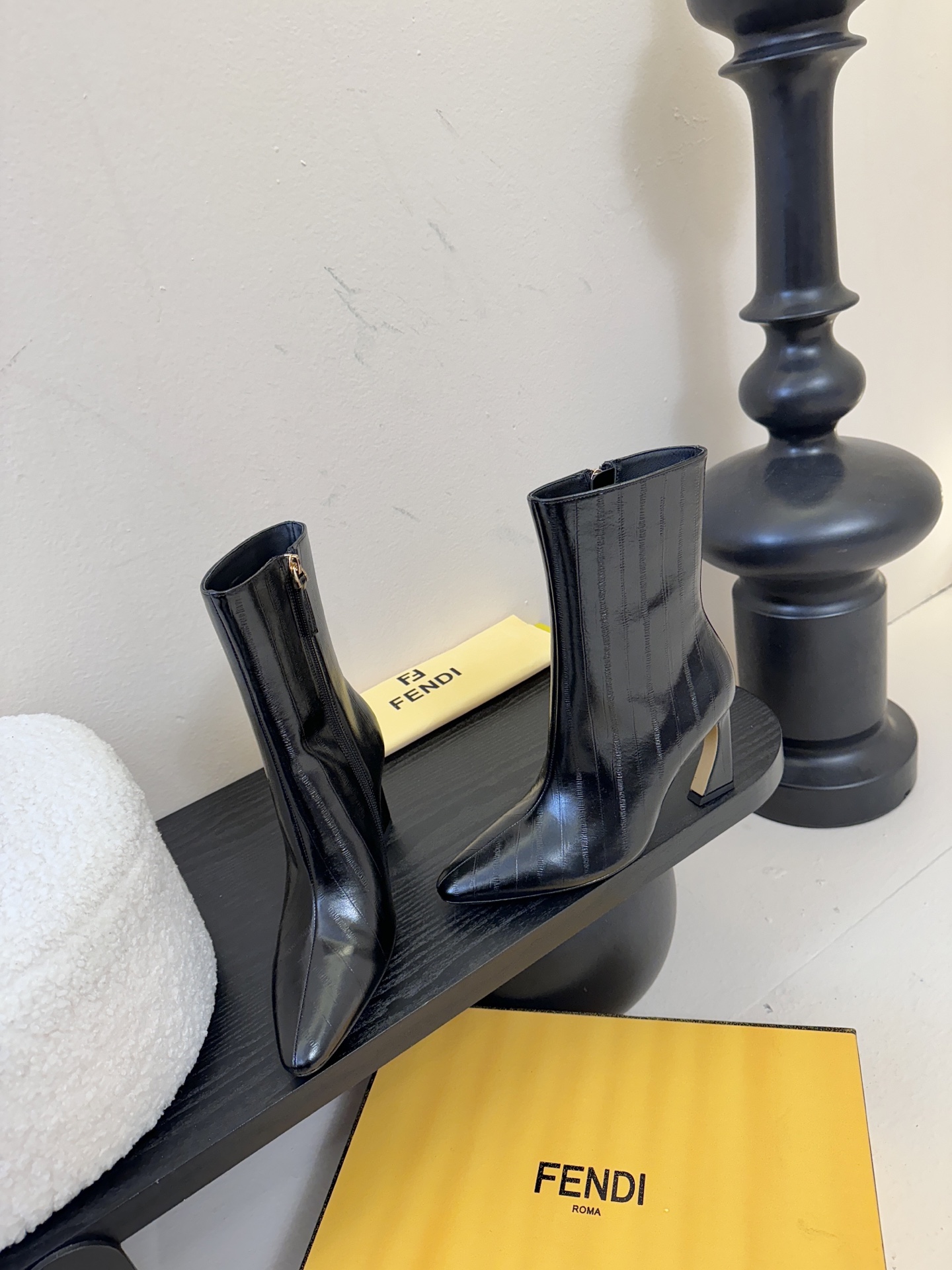 FENDI芬迪 25新切尔西短靴短靴 YYDS→_→FD又出美靴啦 经典FF老花高级特殊压印 开模原版分