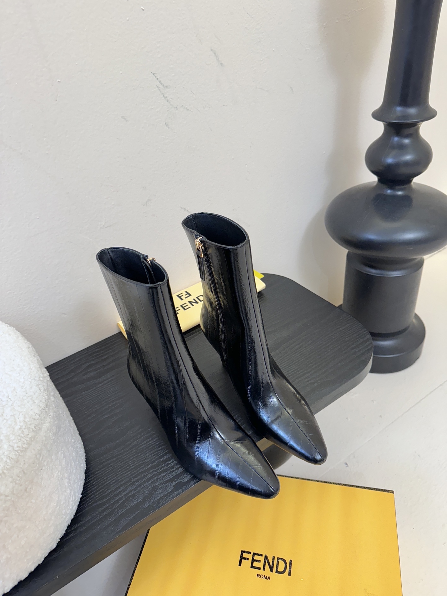 FENDI芬迪 25新切尔西短靴短靴 YYDS→_→FD又出美靴啦 经典FF老花高级特殊压印 开模原版分