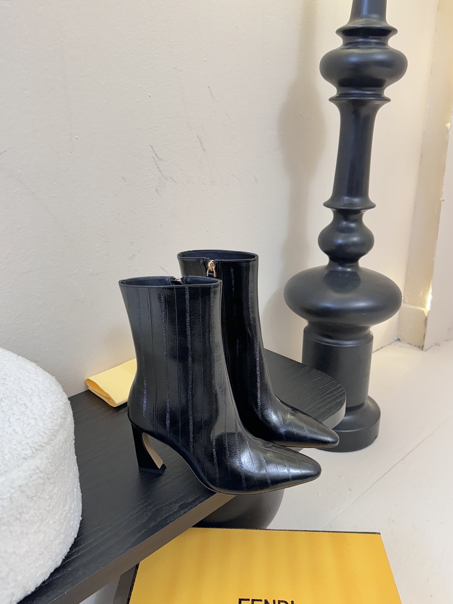 FENDI芬迪 25新切尔西短靴短靴 YYDS→_→FD又出美靴啦 经典FF老花高级特殊压印 开模原版分