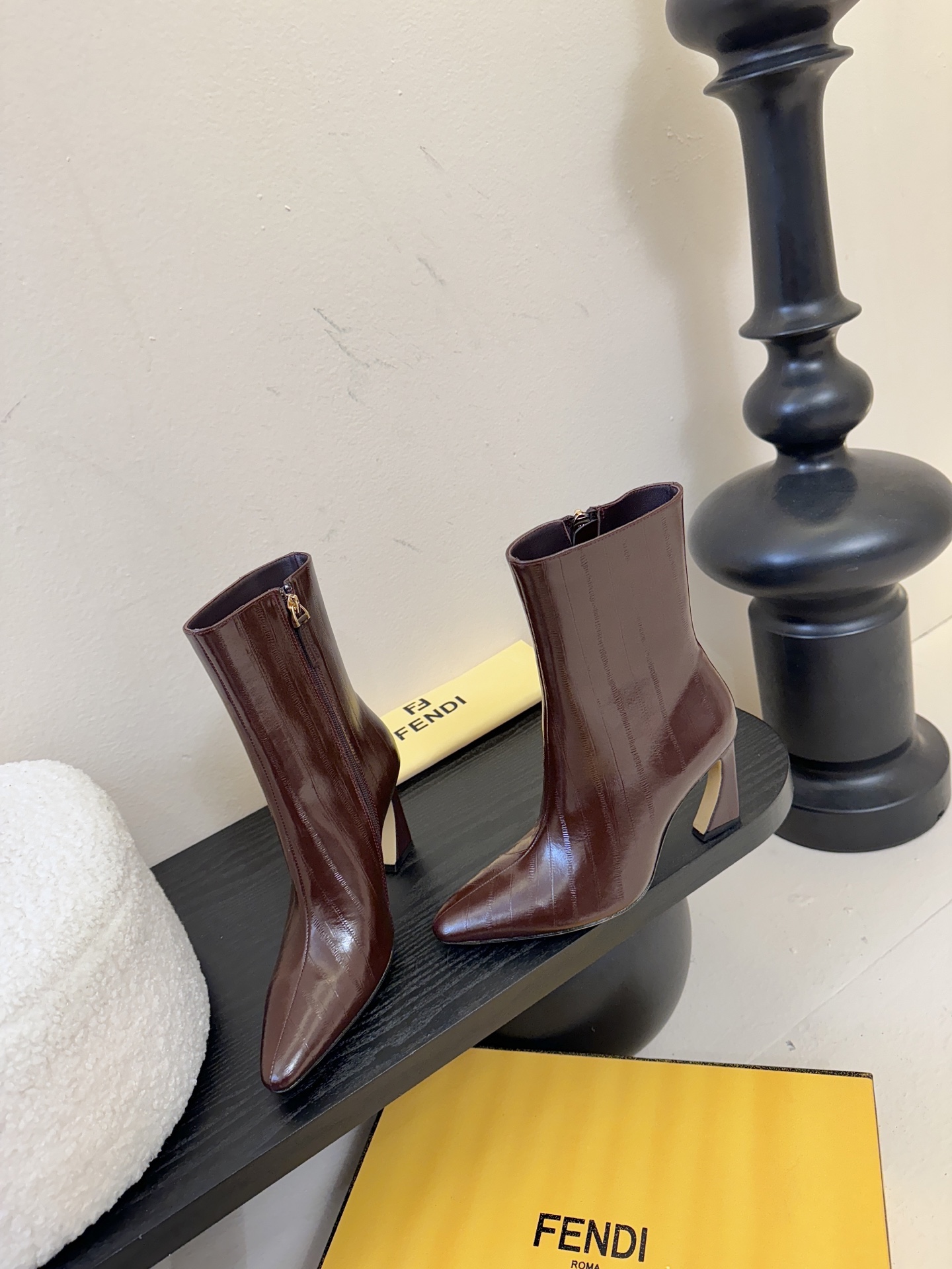 FENDI芬迪 25新切尔西短靴短靴 YYDS→_→FD又出美靴啦 经典FF老花高级特殊压印 开模原版分