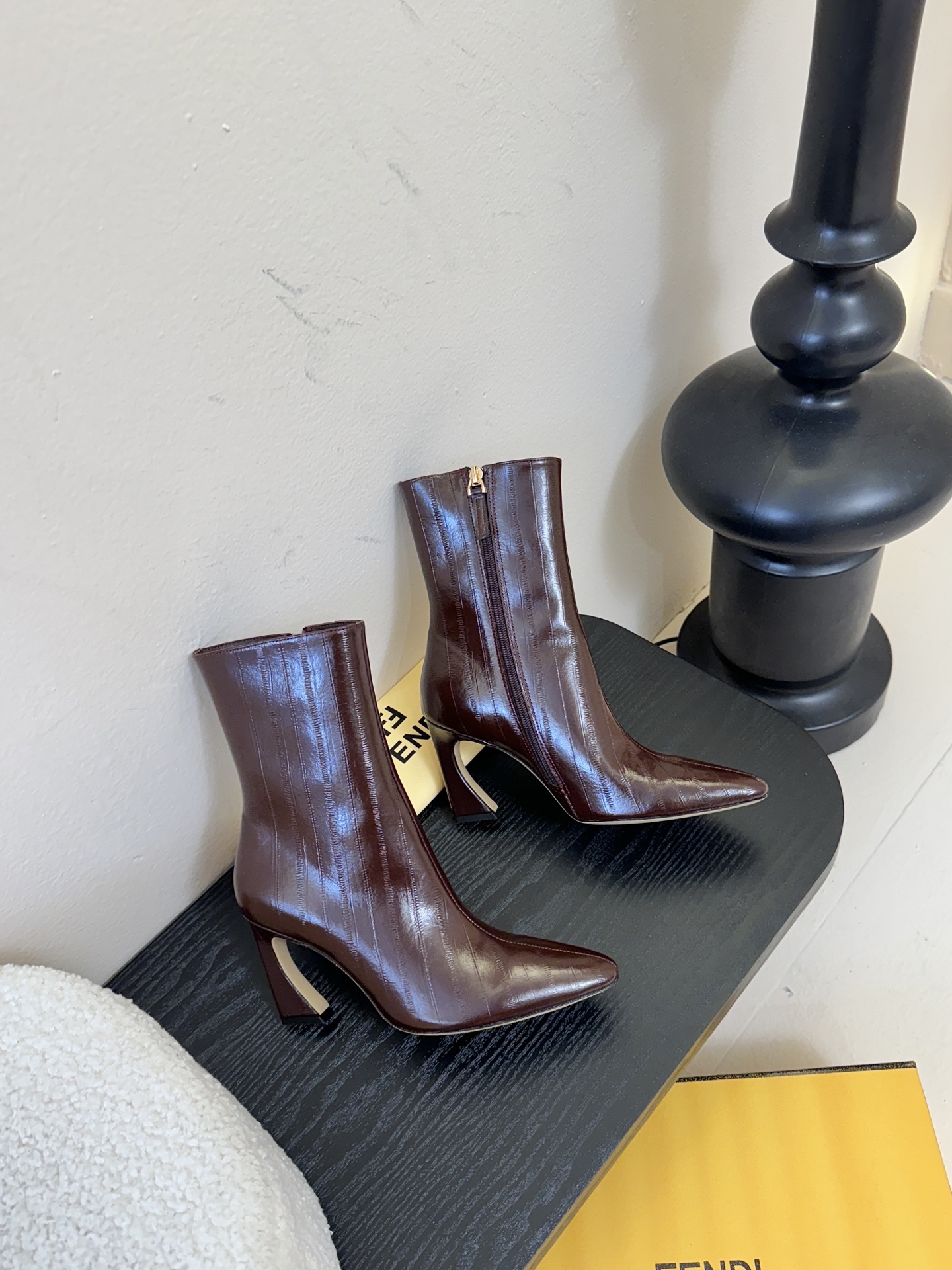 FENDI芬迪 25新切尔西短靴短靴 YYDS→_→FD又出美靴啦 经典FF老花高级特殊压印 开模原版分