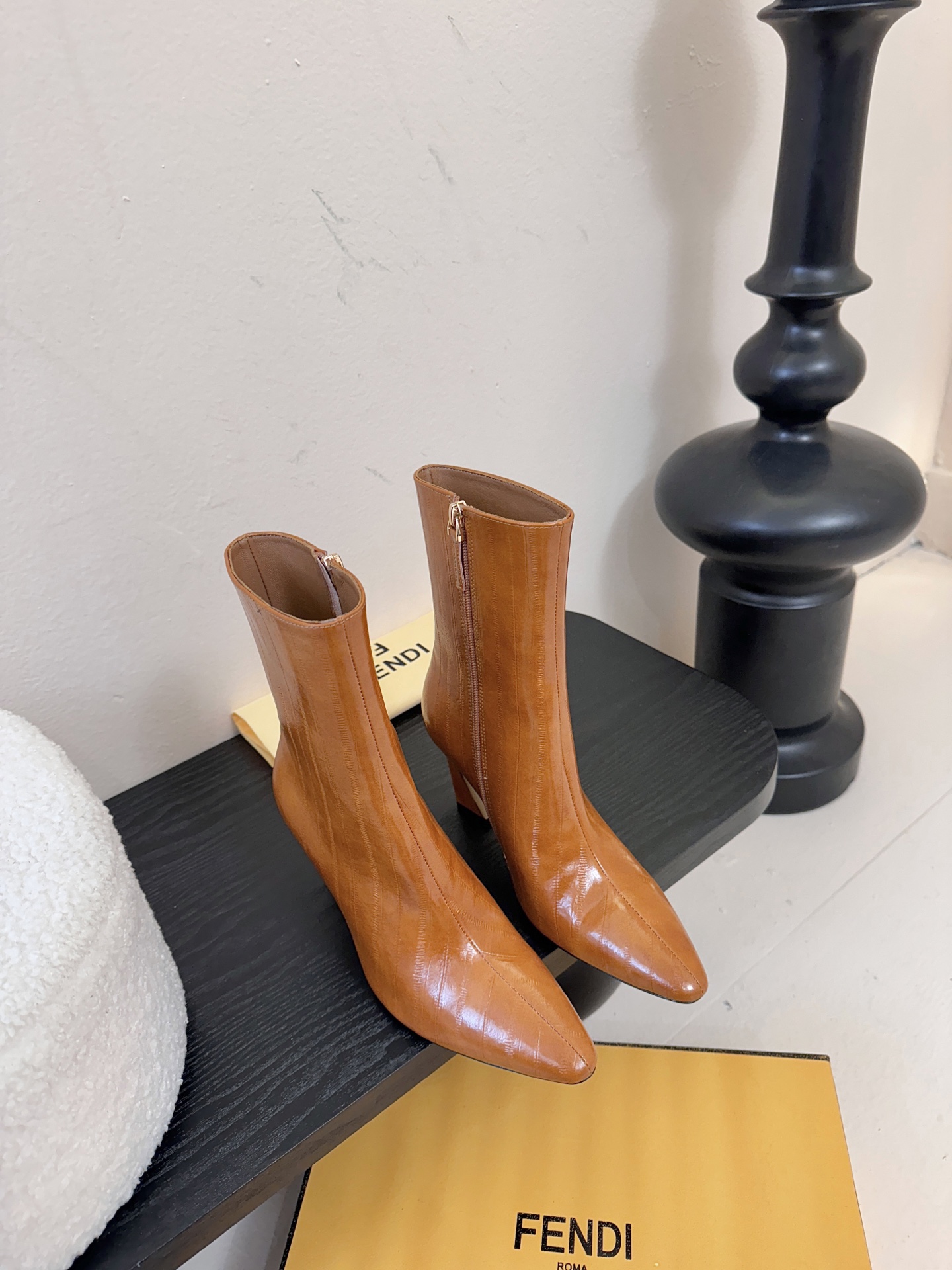 FENDI芬迪 25新切尔西短靴短靴 YYDS→_→FD又出美靴啦 经典FF老花高级特殊压印 开模原版分