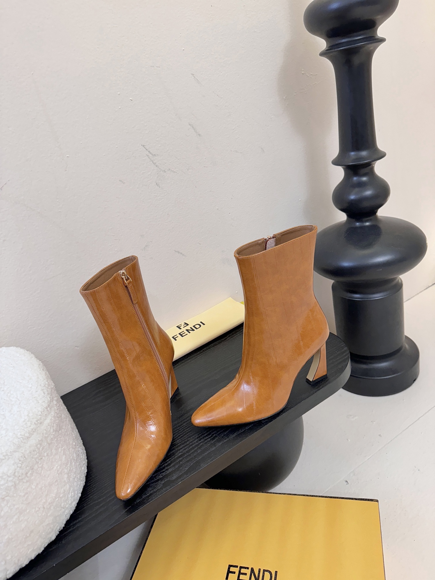 FENDI芬迪 25新切尔西短靴短靴 YYDS→_→FD又出美靴啦 经典FF老花高级特殊压印 开模原版分
