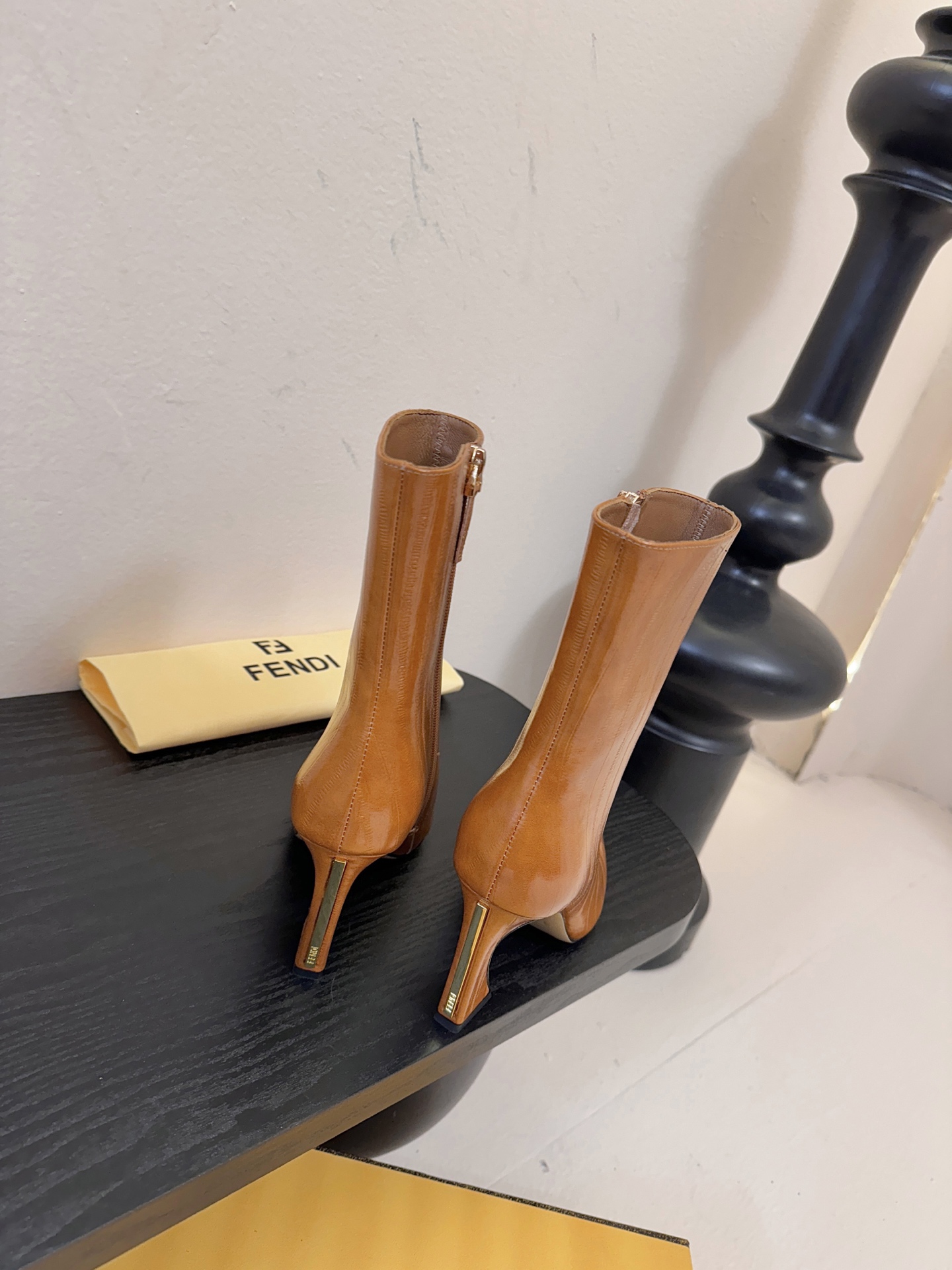 FENDI芬迪 25新切尔西短靴短靴 YYDS→_→FD又出美靴啦 经典FF老花高级特殊压印 开模原版分