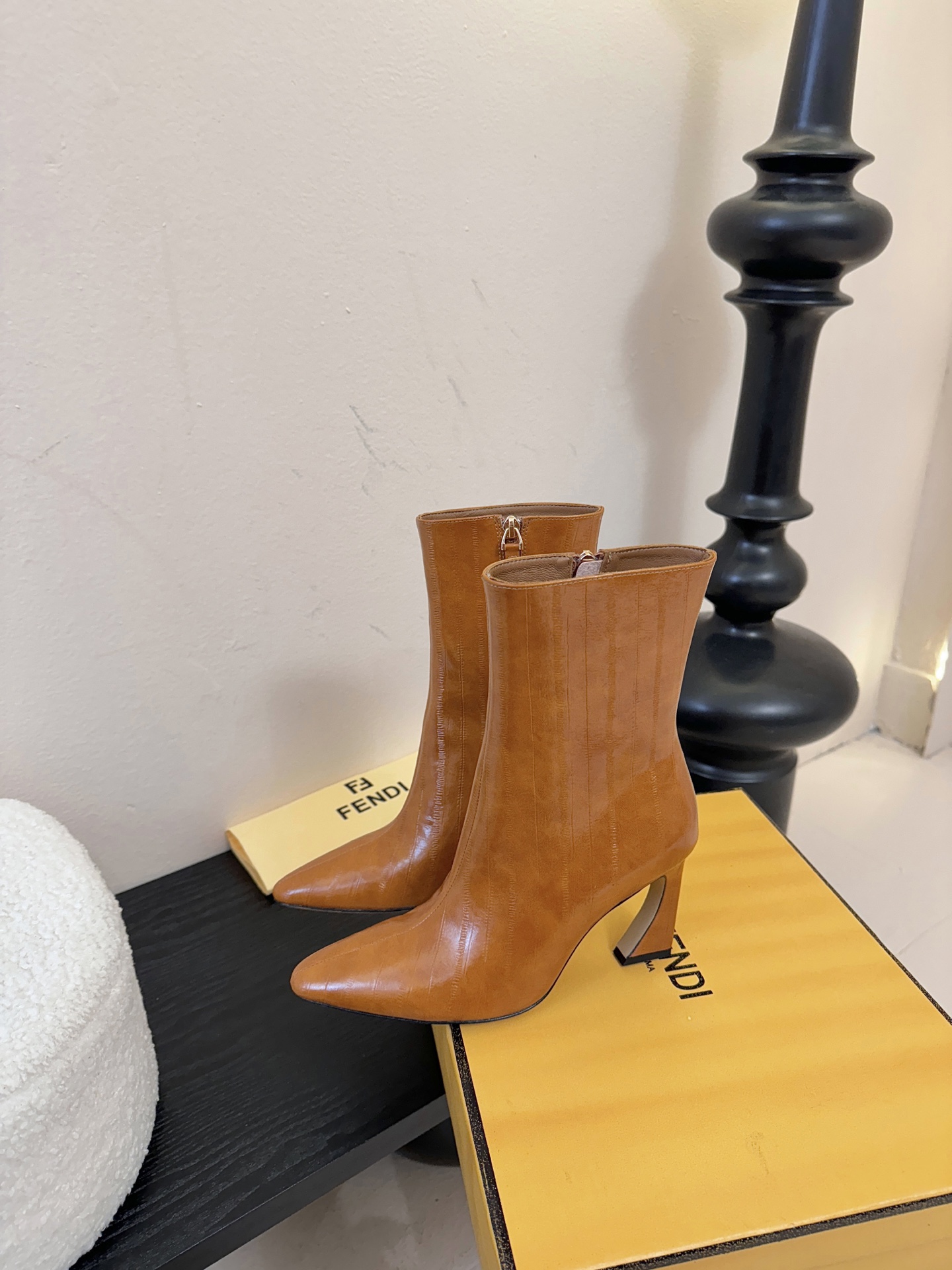 FENDI芬迪 25新切尔西短靴短靴 YYDS→_→FD又出美靴啦 经典FF老花高级特殊压印 开模原版分