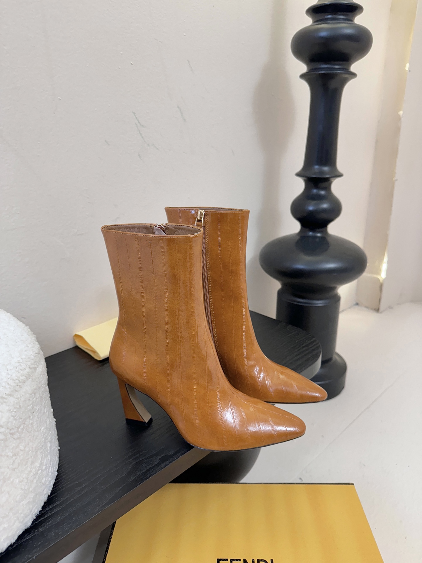 FENDI芬迪 25新切尔西短靴短靴 YYDS→_→FD又出美靴啦 经典FF老花高级特殊压印 开模原版分