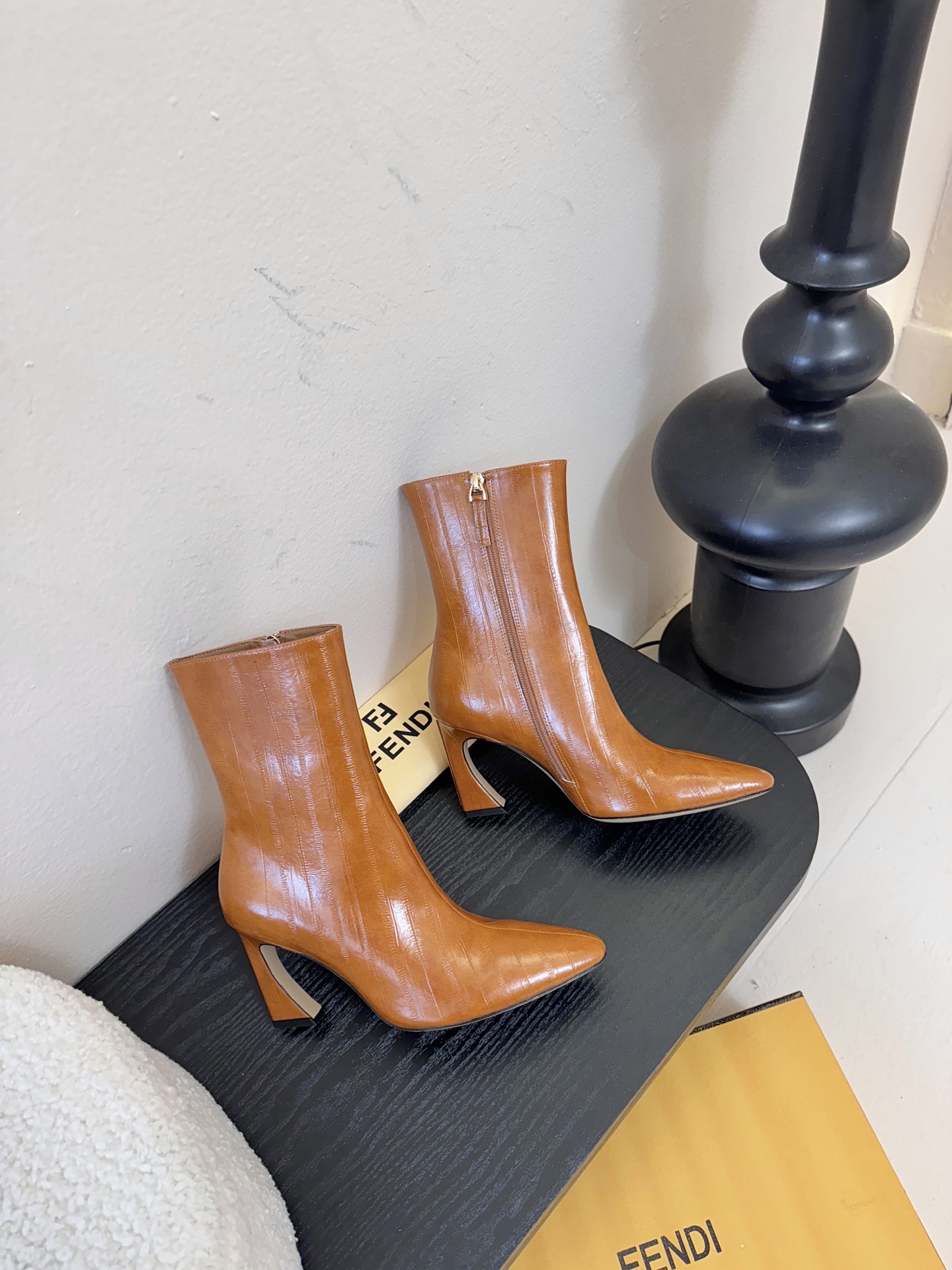 FENDI芬迪 25新切尔西短靴短靴 YYDS→_→FD又出美靴啦 经典FF老花高级特殊压印 开模原版分