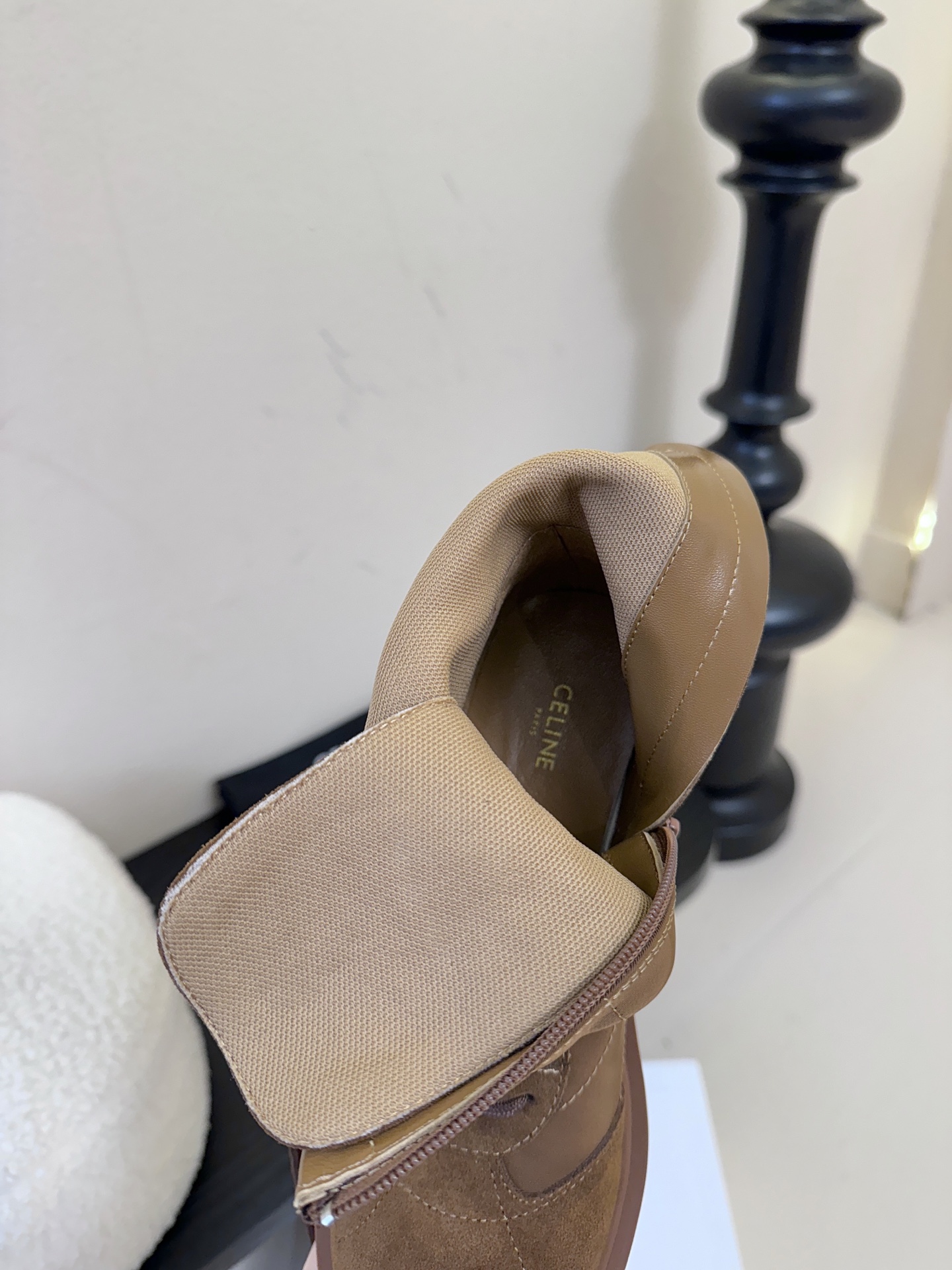 CELINE思琳秋冬最新走秀款Lisa同款马丁靴、好多明星网红上脚 无敌显瘦 上脚超级好看百搭 进口意大