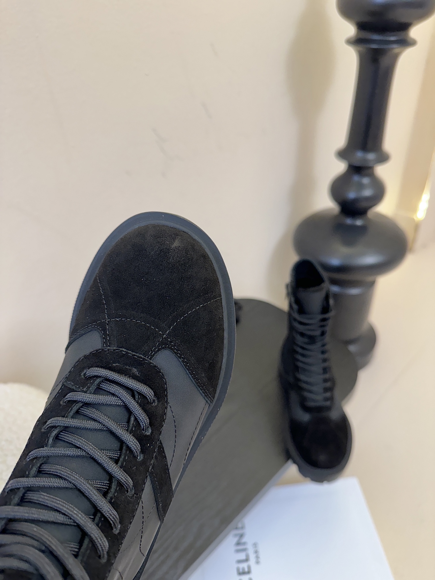 CELINE思琳秋冬最新走秀款Lisa同款马丁靴、好多明星网红上脚 无敌显瘦 上脚超级好看百搭 进口意大