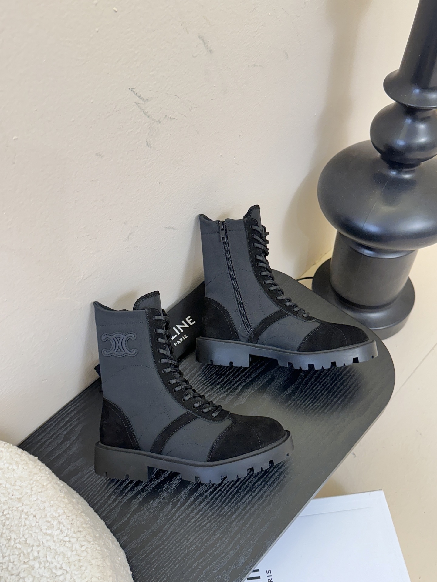 CELINE思琳秋冬最新走秀款Lisa同款马丁靴、好多明星网红上脚 无敌显瘦 上脚超级好看百搭 进口意大