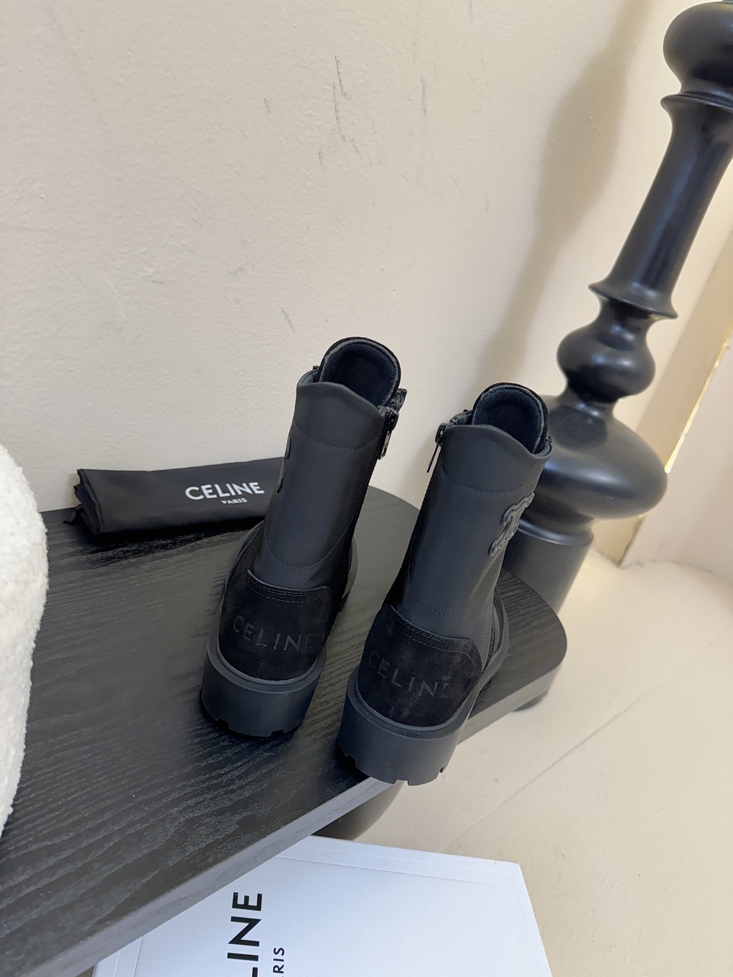 CELINE思琳秋冬最新走秀款Lisa同款马丁靴、好多明星网红上脚 无敌显瘦 上脚超级好看百搭 进口意大