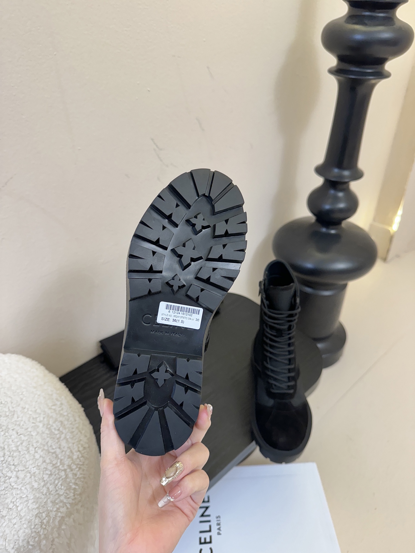 CELINE思琳秋冬最新走秀款Lisa同款马丁靴、好多明星网红上脚 无敌显瘦 上脚超级好看百搭 进口意大