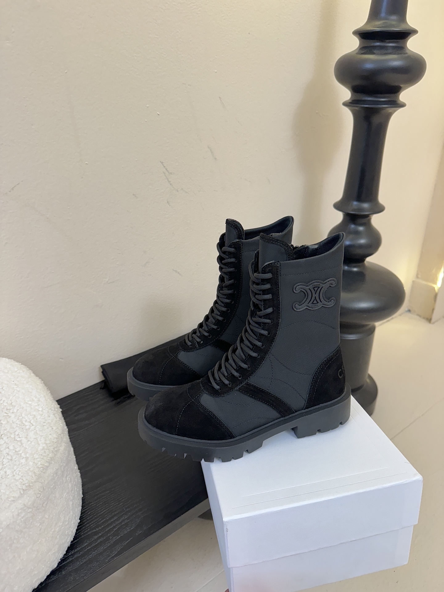 CELINE思琳秋冬最新走秀款Lisa同款马丁靴、好多明星网红上脚 无敌显瘦 上脚超级好看百搭 进口意大