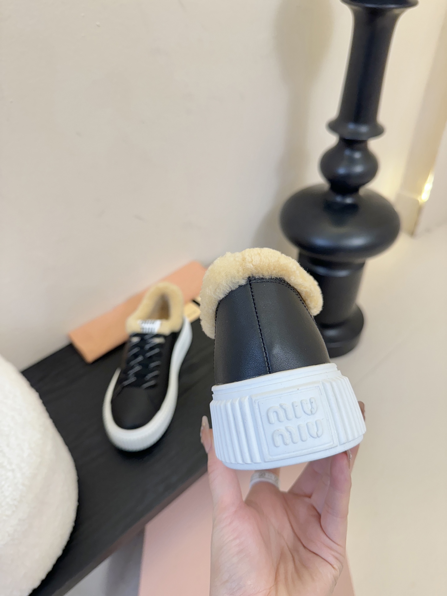 miumiu25秋冬新款进口深口羊毛单鞋简约造型，超轻原版开模鞋底，脚感妥妥满分好穿好搭，鞋面：进口高丝